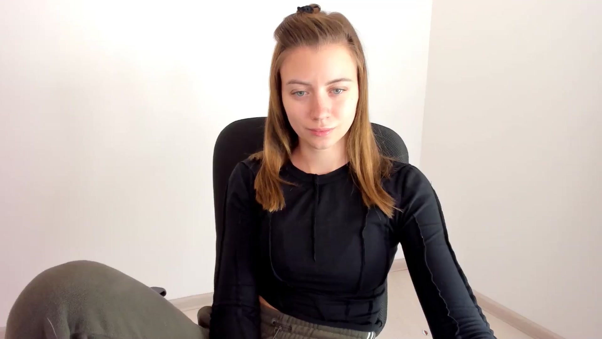 Gallery image thumbnail from Sulfate0's myfreecams stream on, 11/13/2024, 11:10 image 18 of 20