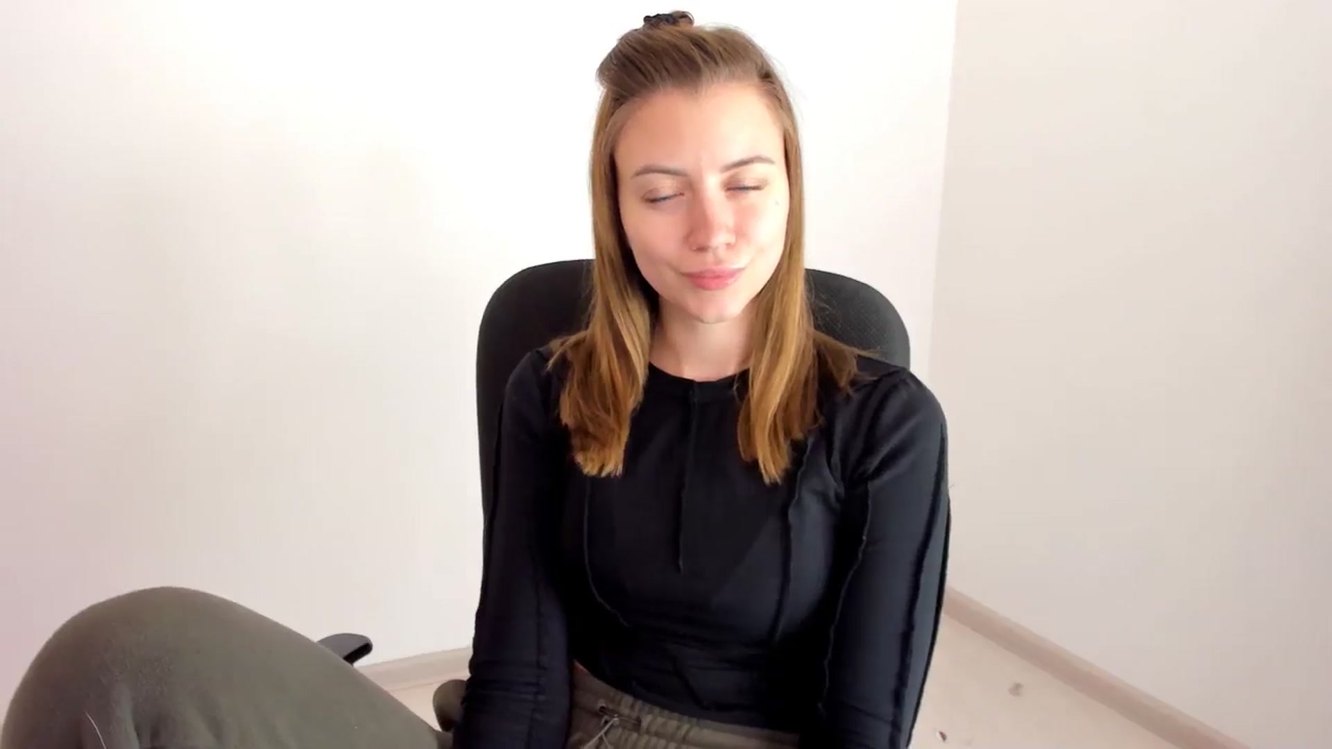 Gallery image thumbnail from Sulfate0's myfreecams stream on, 11/13/2024, 11:10 image 13 of 20