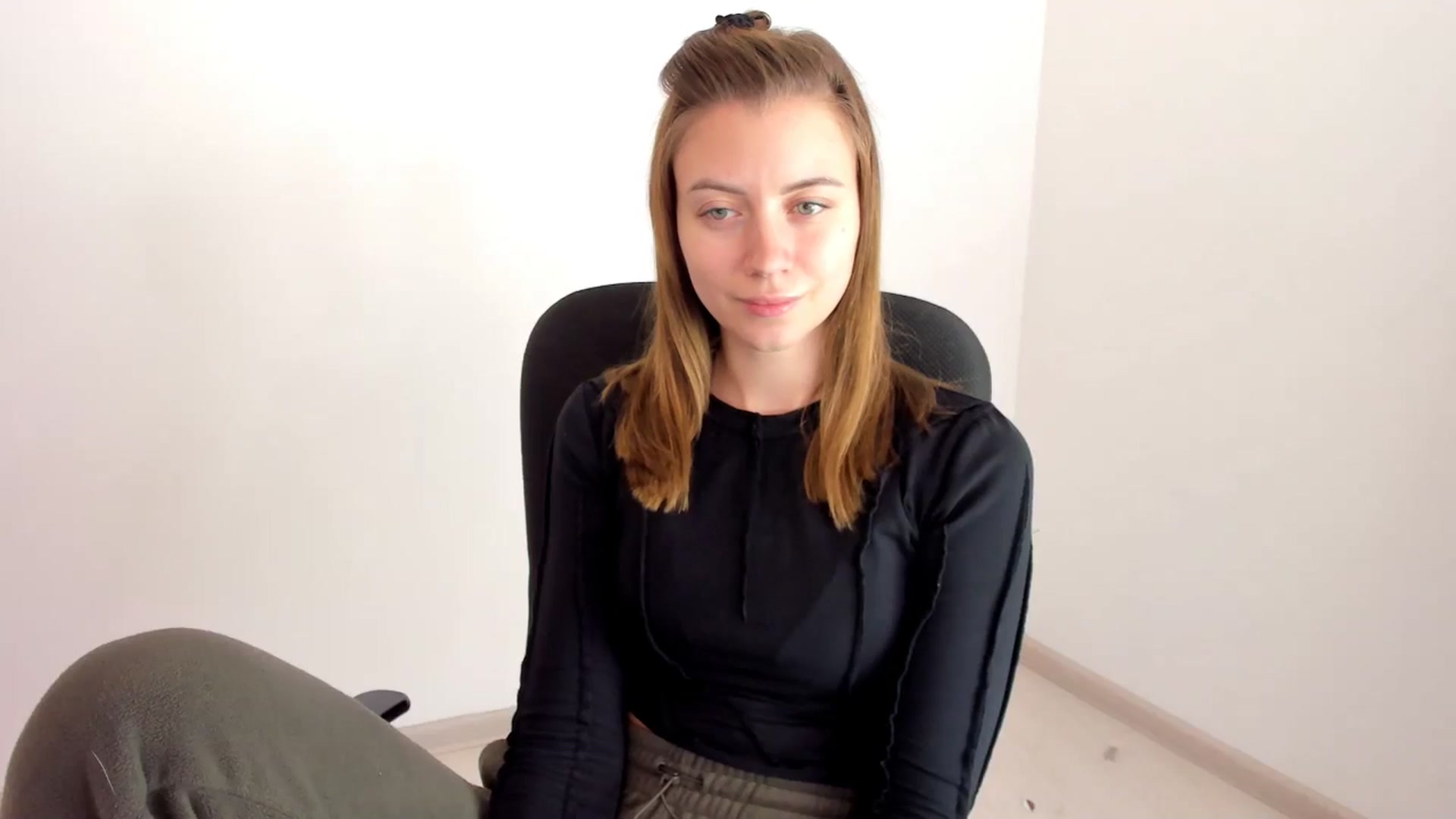 Gallery image thumbnail from Sulfate0's myfreecams stream on, 11/13/2024, 11:10 image 14 of 20