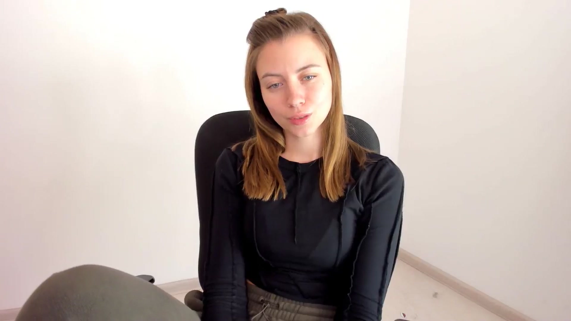 Gallery image thumbnail from Sulfate0's myfreecams stream on, 11/13/2024, 11:10 image 10 of 20