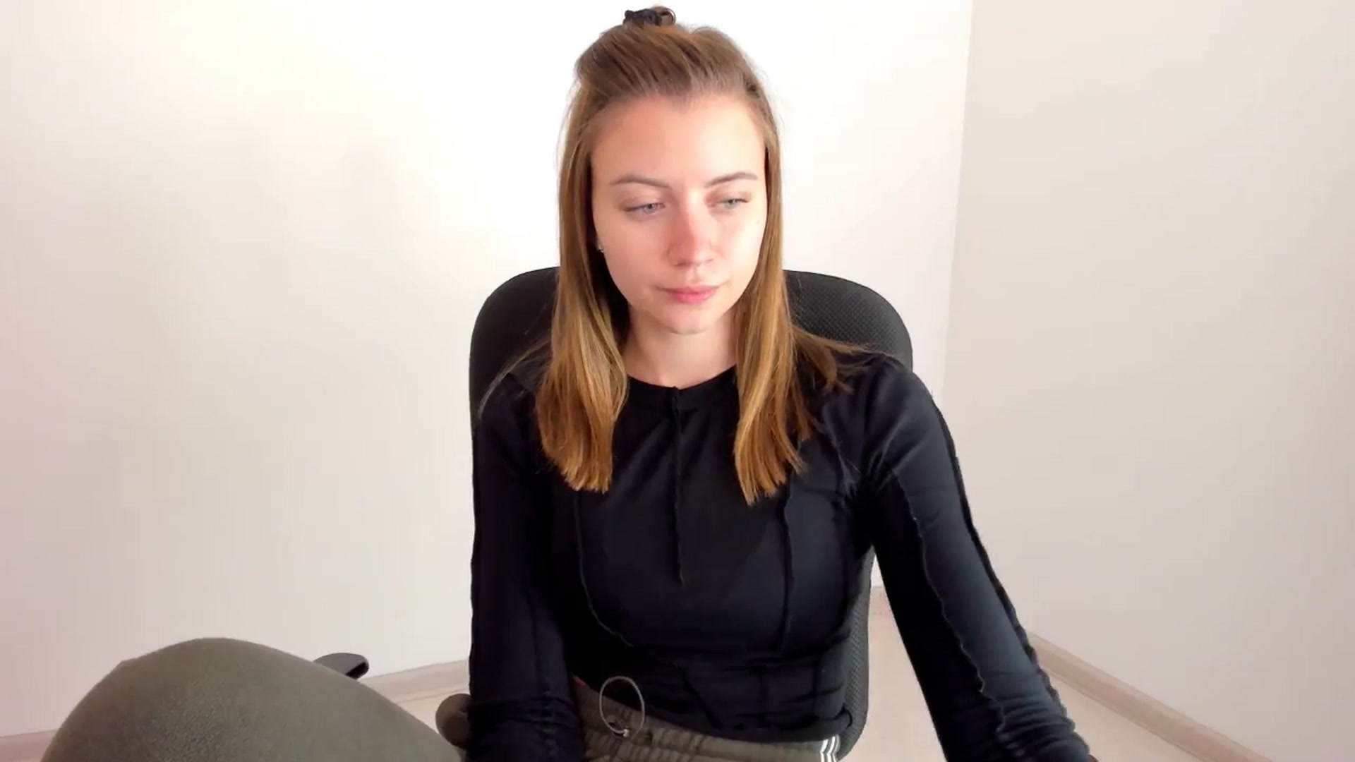 Gallery image thumbnail from Sulfate0's myfreecams stream on, 11/13/2024, 11:10 image 4 of 20