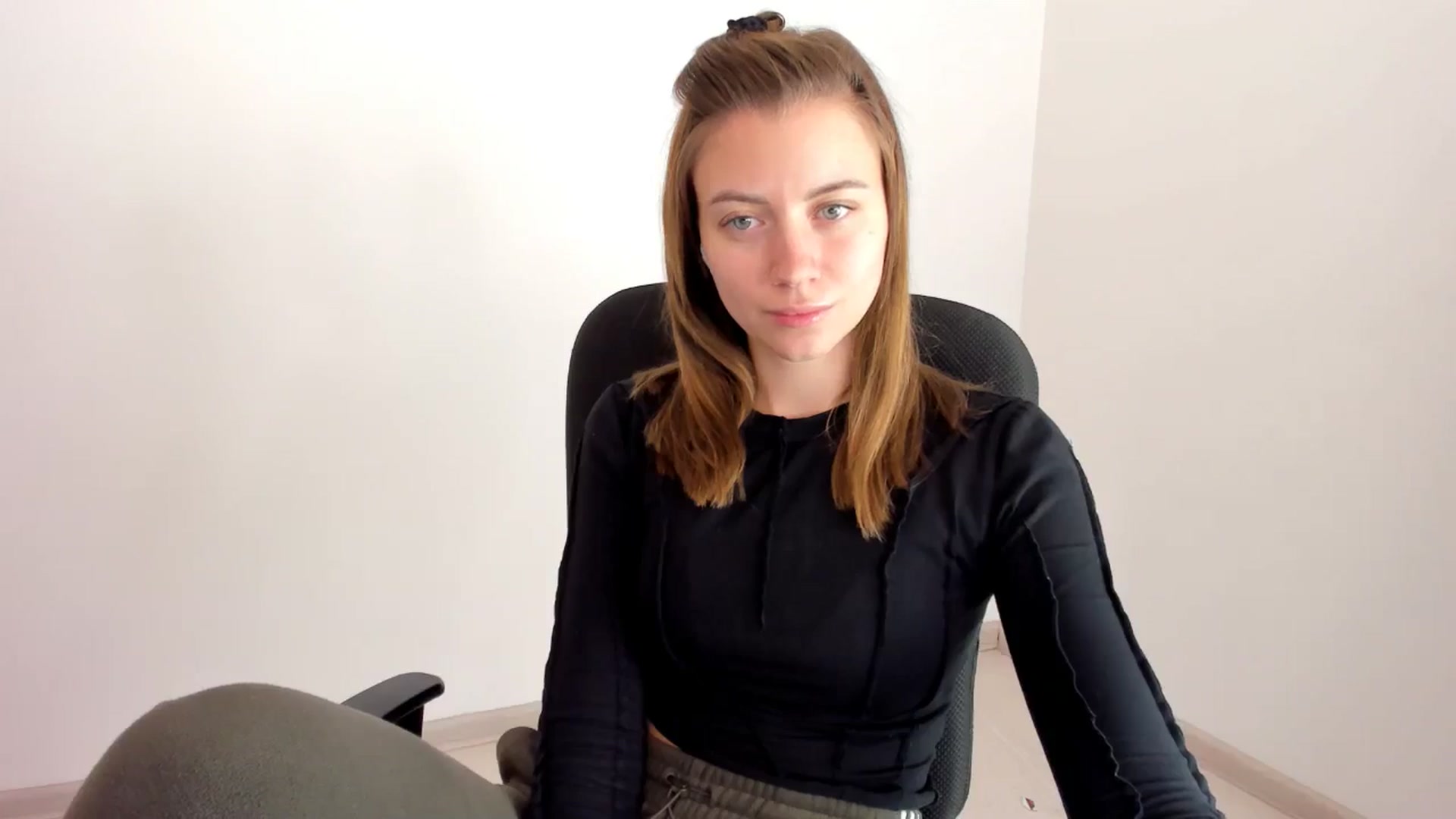 Gallery image thumbnail from Sulfate0's myfreecams stream on, 11/13/2024, 11:10 image 15 of 20