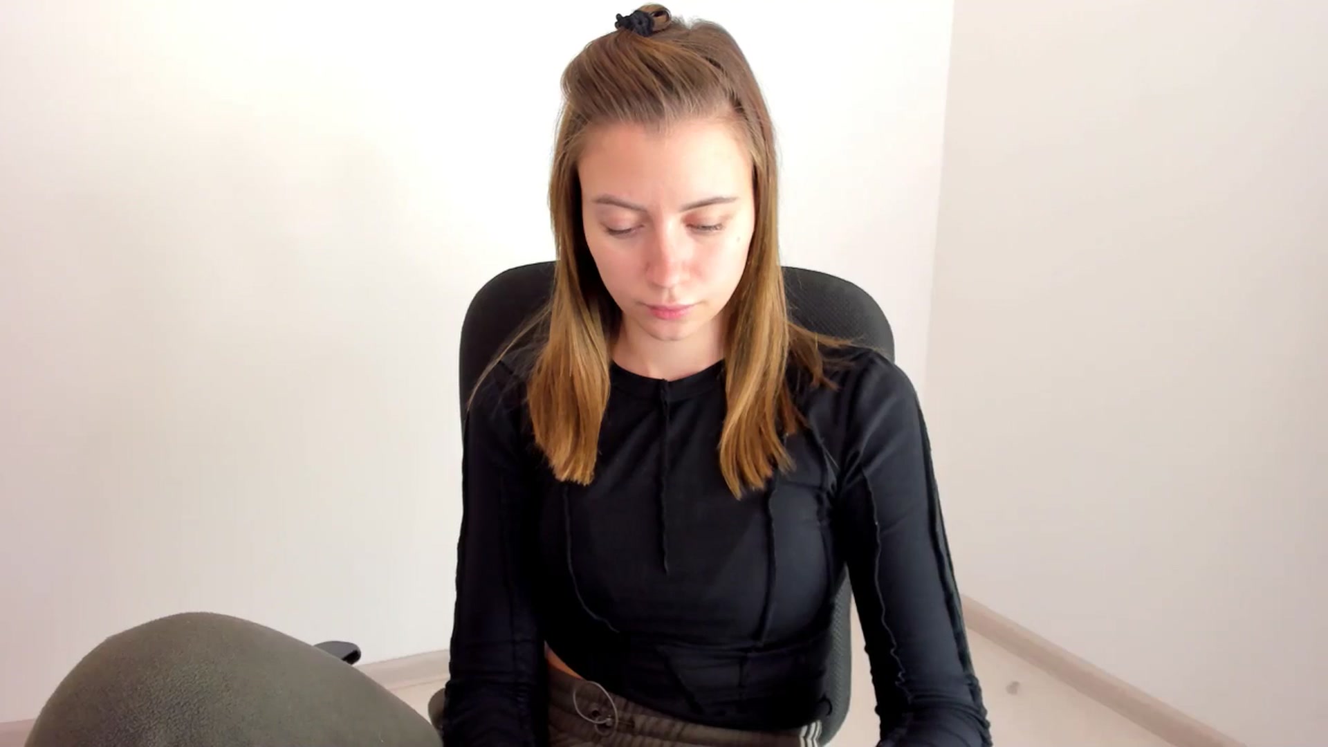 Gallery image thumbnail from Sulfate0's myfreecams stream on, 11/13/2024, 11:10 image 3 of 20