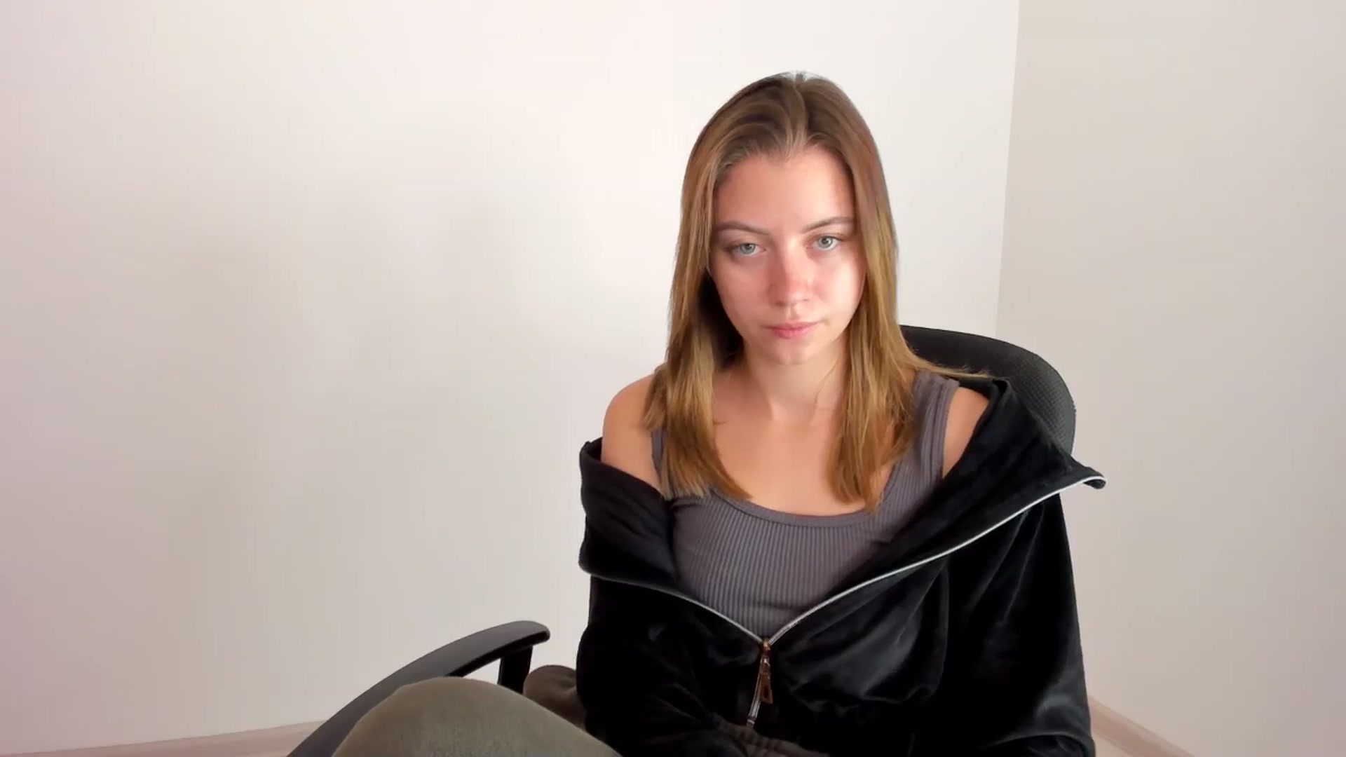 Gallery image thumbnail from Sulfate0's myfreecams stream on, 11/14/2024, 08:32 image 17 of 20