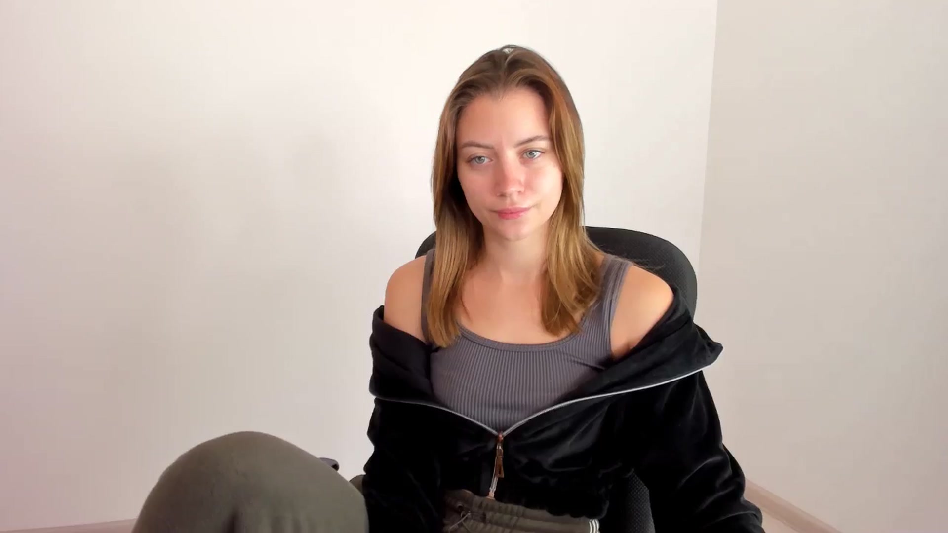 Gallery image thumbnail from Sulfate0's myfreecams stream on, 11/14/2024, 08:32 image 10 of 20