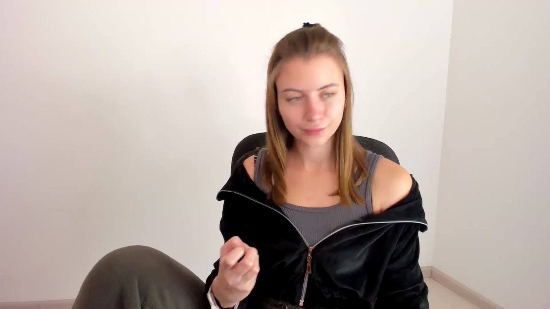 Gallery image thumbnail from Sulfate0's myfreecams stream on, 11/14/2024, 09:19 image 14 of 20