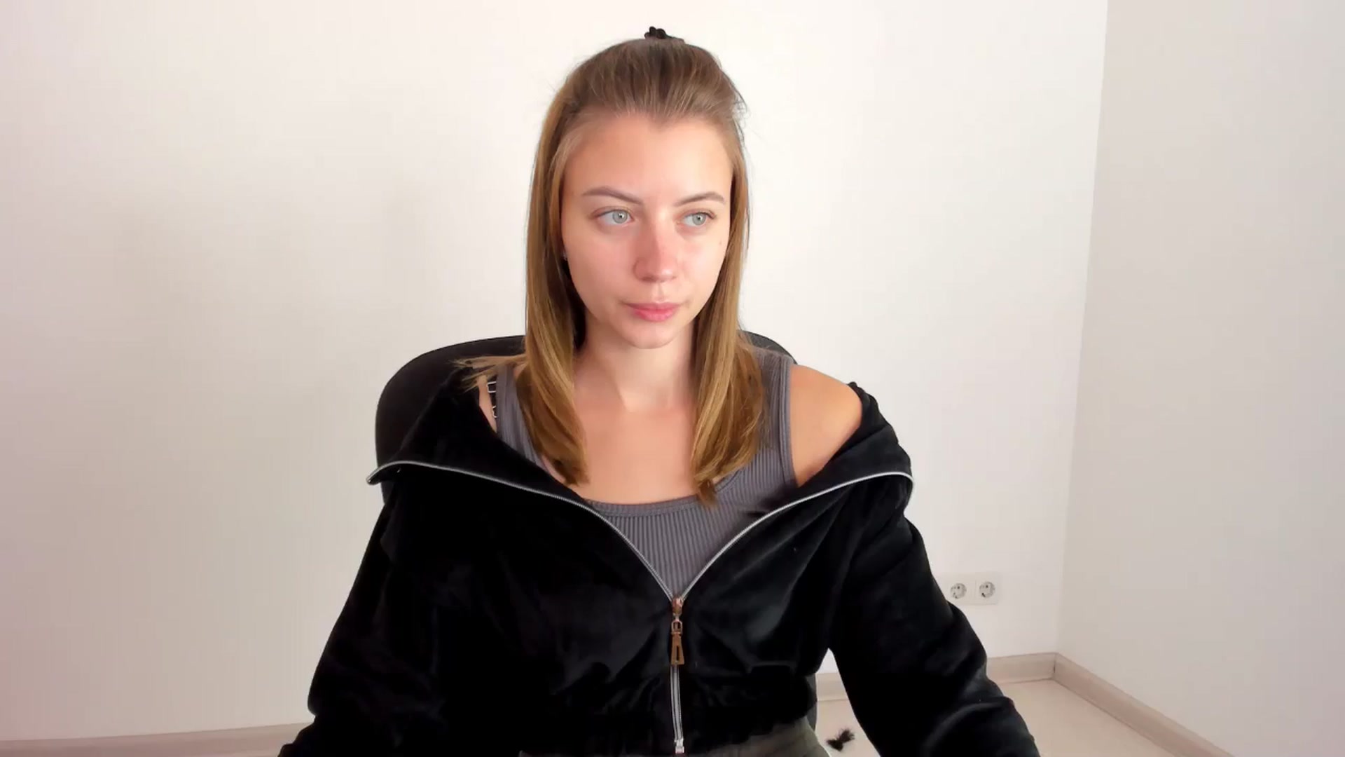 Gallery image thumbnail from Sulfate0's myfreecams stream on, 11/14/2024, 09:19 image 6 of 20