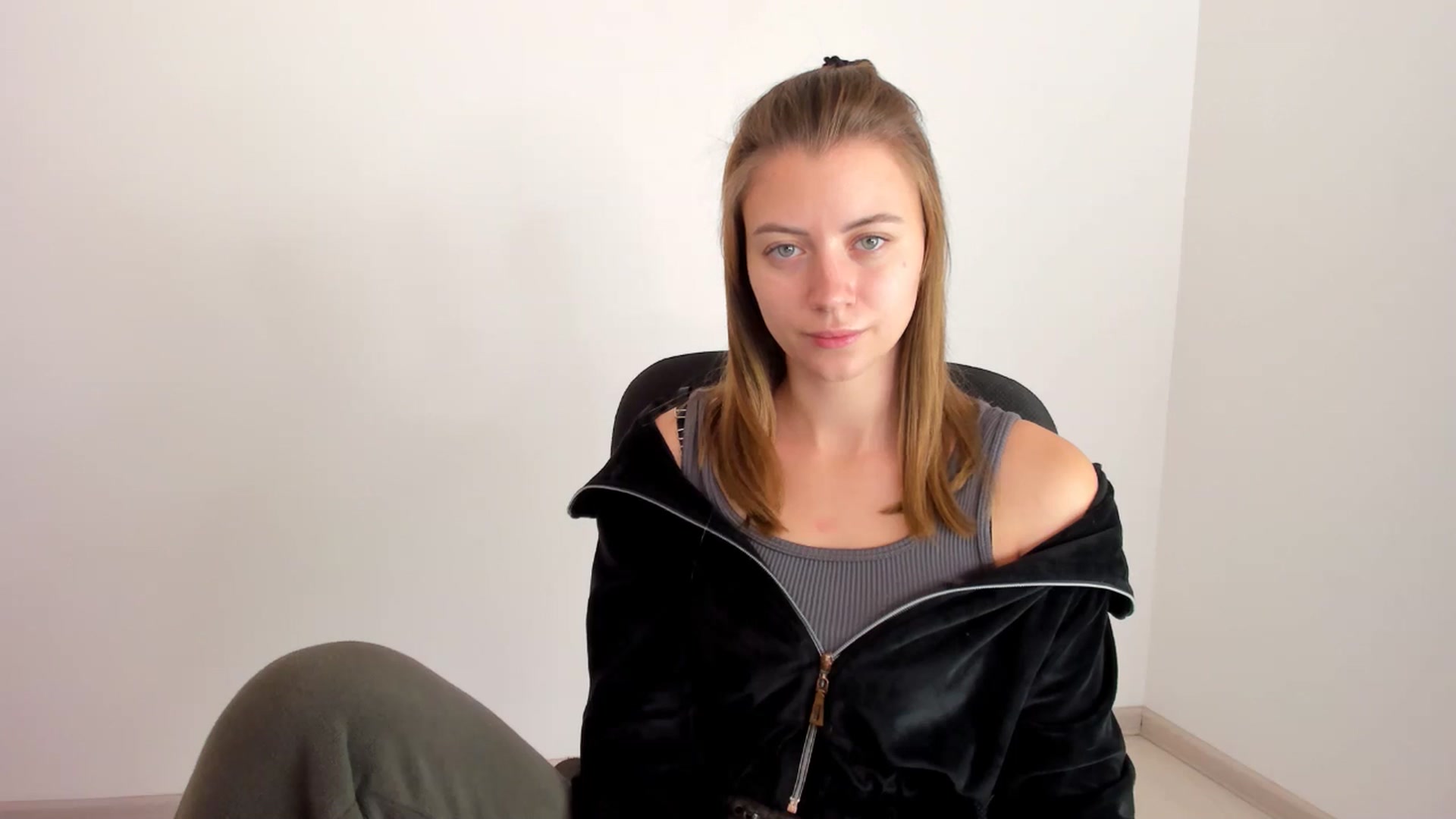 Gallery image thumbnail from Sulfate0's myfreecams stream on, 11/14/2024, 09:19 image 12 of 20