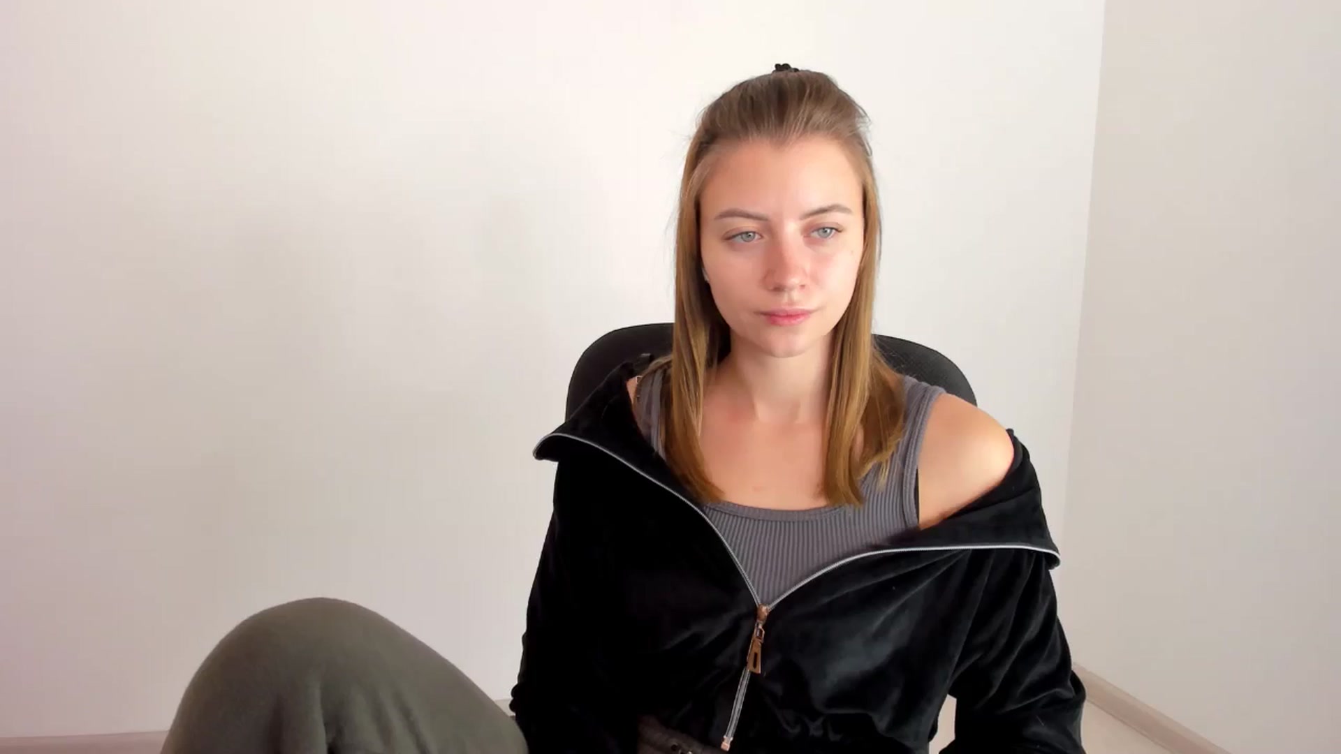 Gallery image thumbnail from Sulfate0's myfreecams stream on, 11/14/2024, 09:19 image 17 of 20