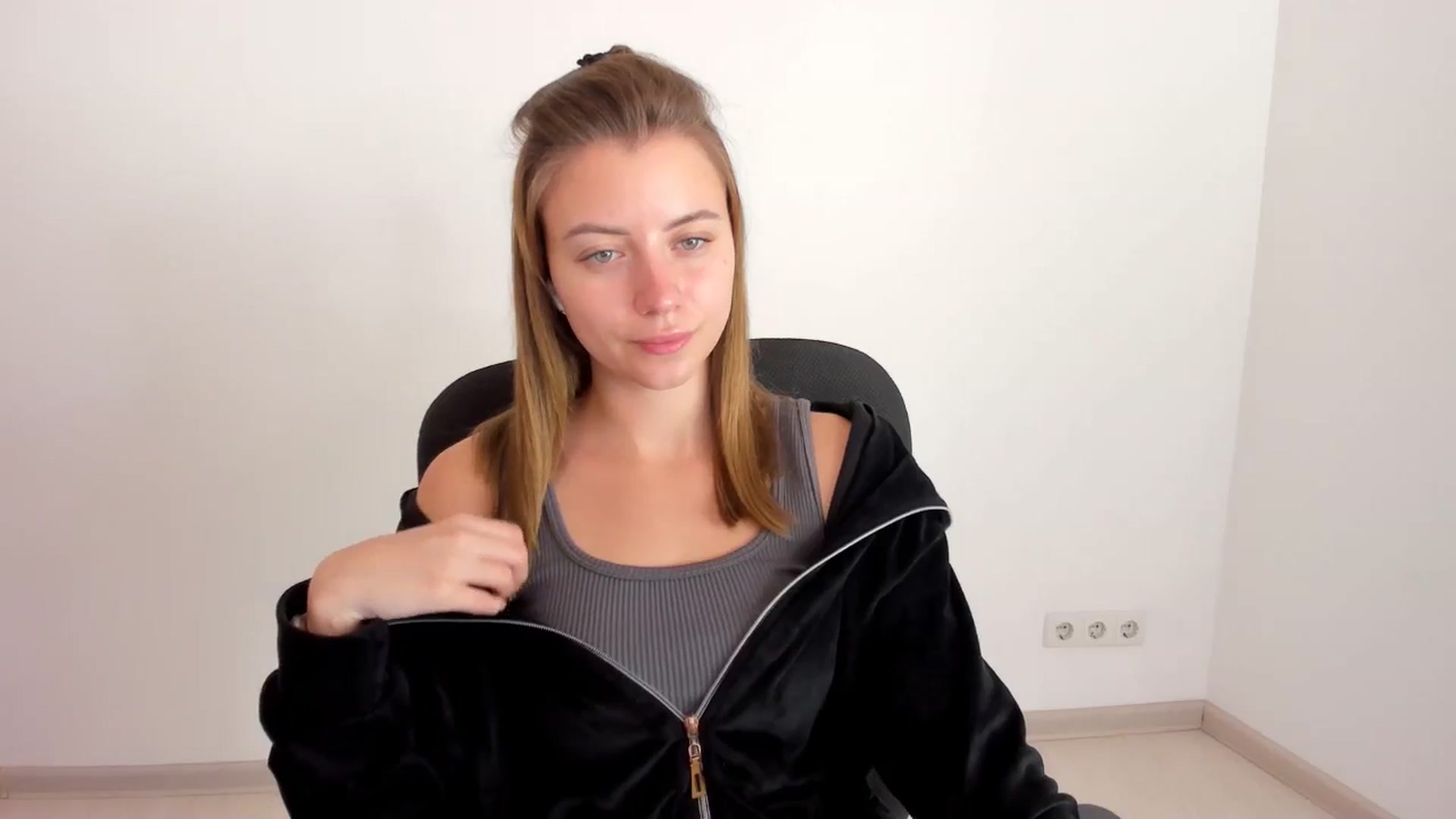 Gallery image thumbnail from Sulfate0's myfreecams stream on, 11/14/2024, 11:10 image 8 of 20