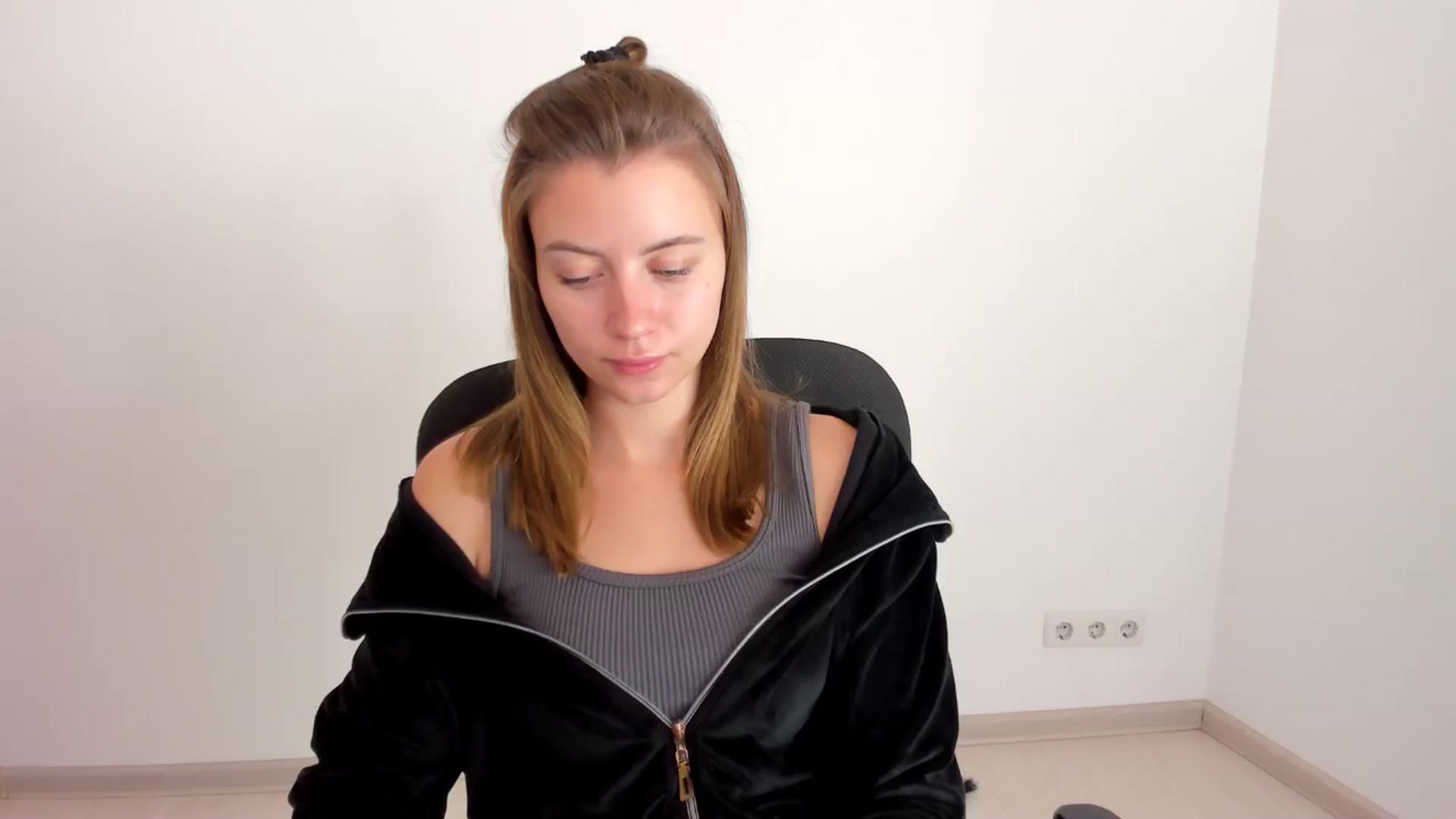 Gallery image thumbnail from Sulfate0's myfreecams stream on, 11/14/2024, 11:10 image 6 of 20