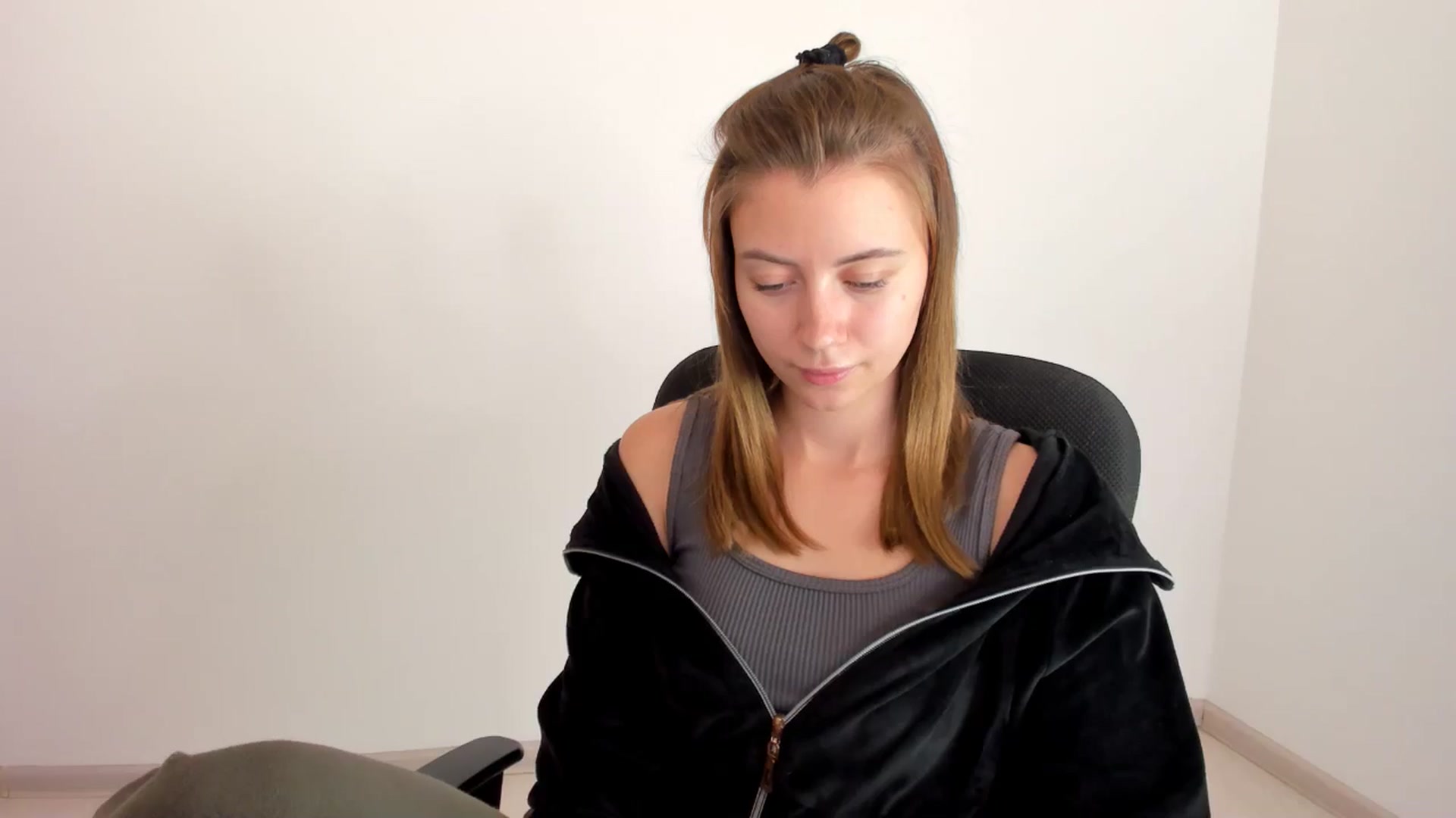 Gallery image thumbnail from Sulfate0's myfreecams stream on, 11/14/2024, 11:10 image 17 of 20
