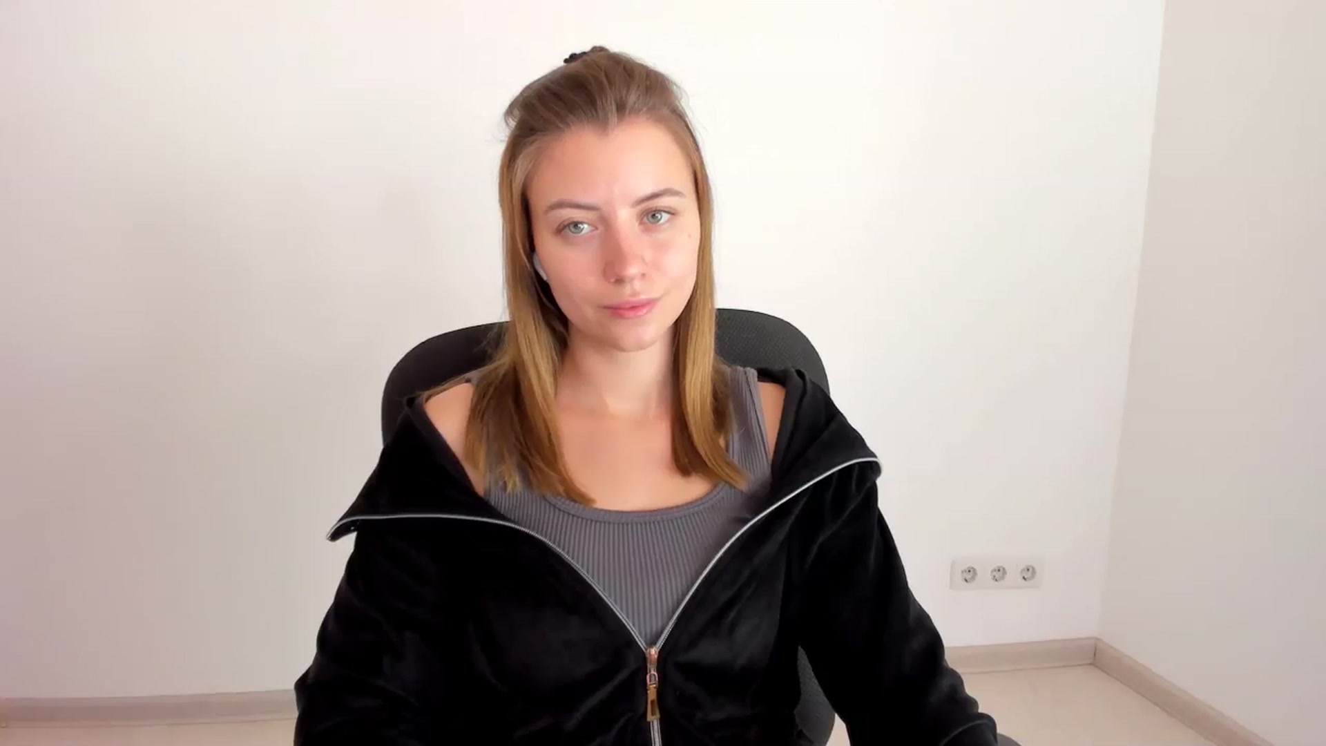 Gallery image thumbnail from Sulfate0's myfreecams stream on, 11/14/2024, 11:10 image 15 of 20
