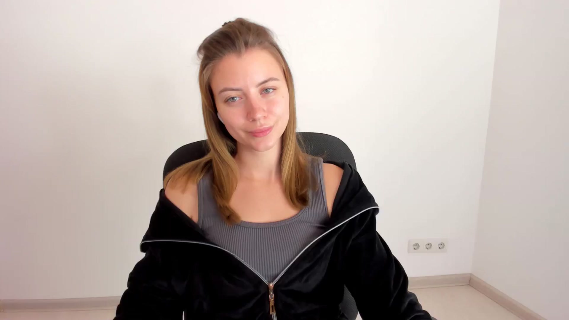 Gallery image thumbnail from Sulfate0's myfreecams stream on, 11/14/2024, 11:10 image 3 of 20