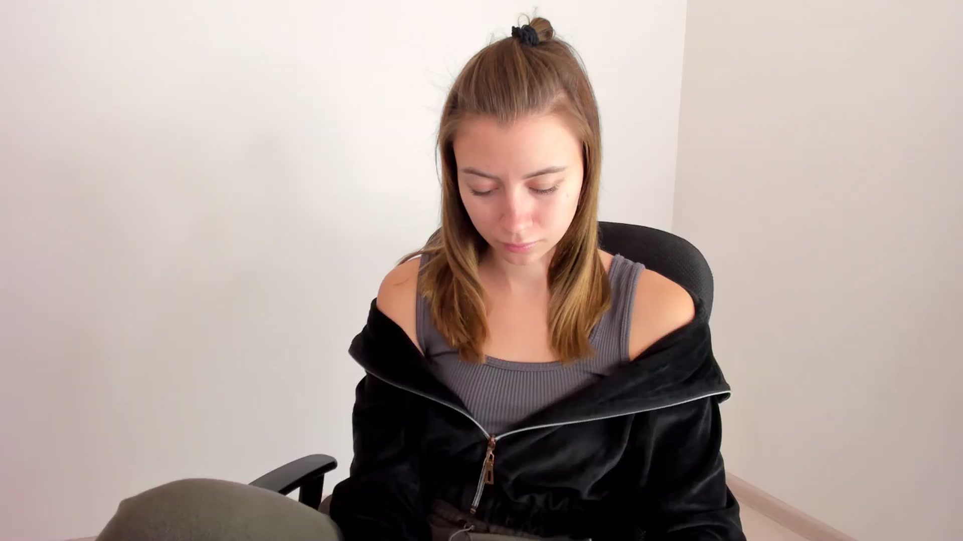 Gallery image thumbnail from Sulfate0's myfreecams stream on, 11/15/2024, 08:45 image 1 of 20