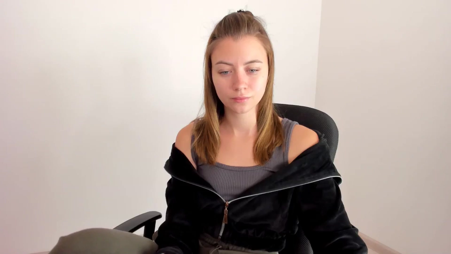 Gallery image thumbnail from Sulfate0's myfreecams stream on, 11/15/2024, 08:45 image 5 of 20