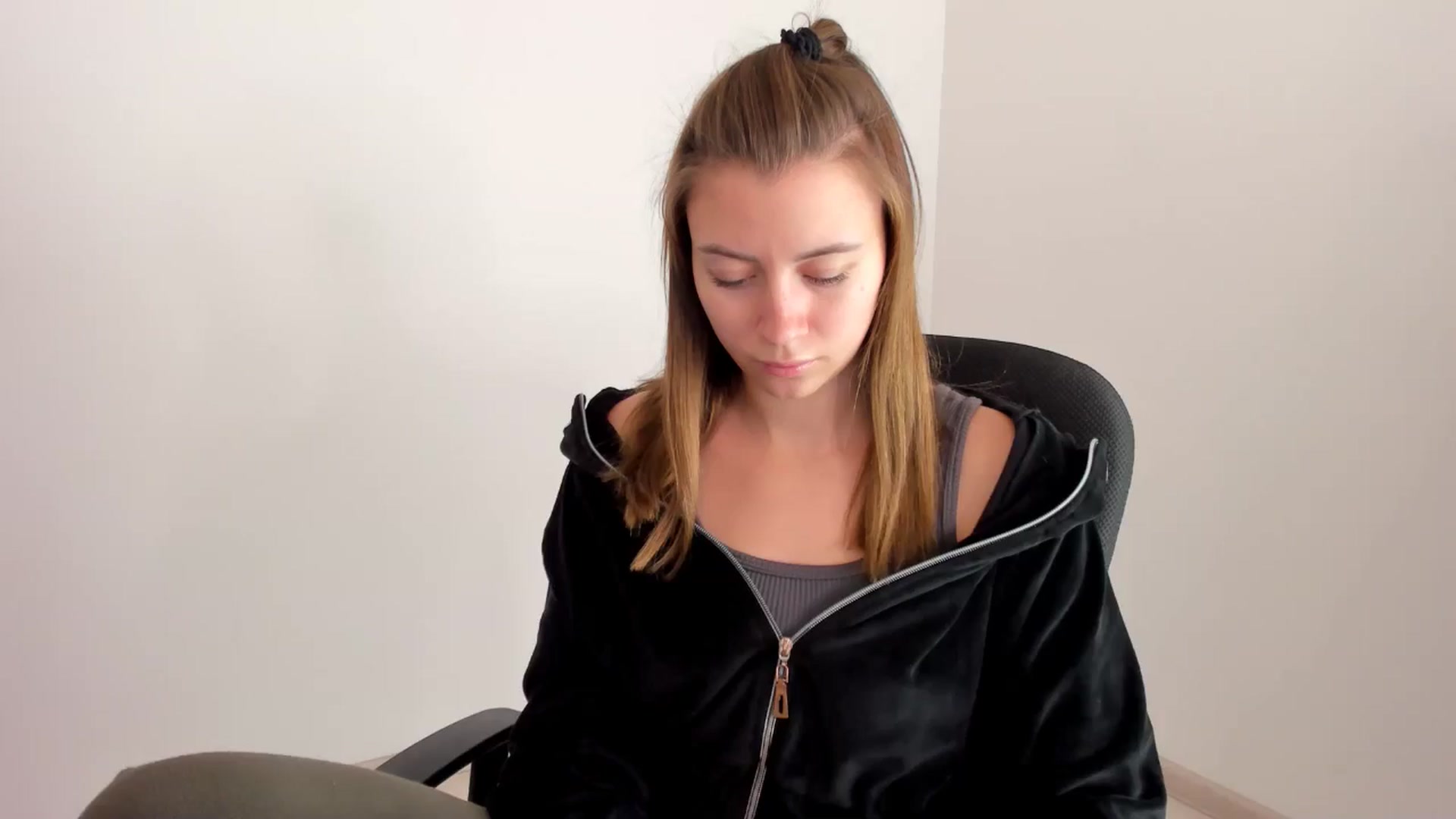 Gallery image thumbnail from Sulfate0's myfreecams stream on, 11/15/2024, 09:30 image 1 of 20
