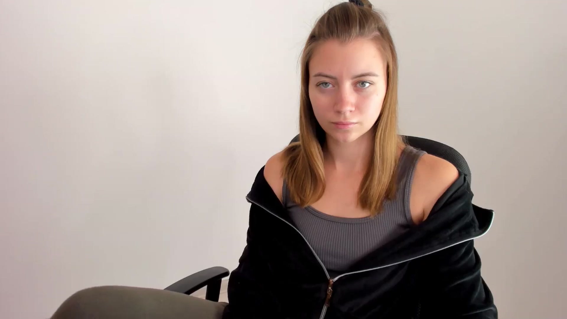 Gallery image thumbnail from Sulfate0's myfreecams stream on, 11/15/2024, 09:30 image 16 of 20