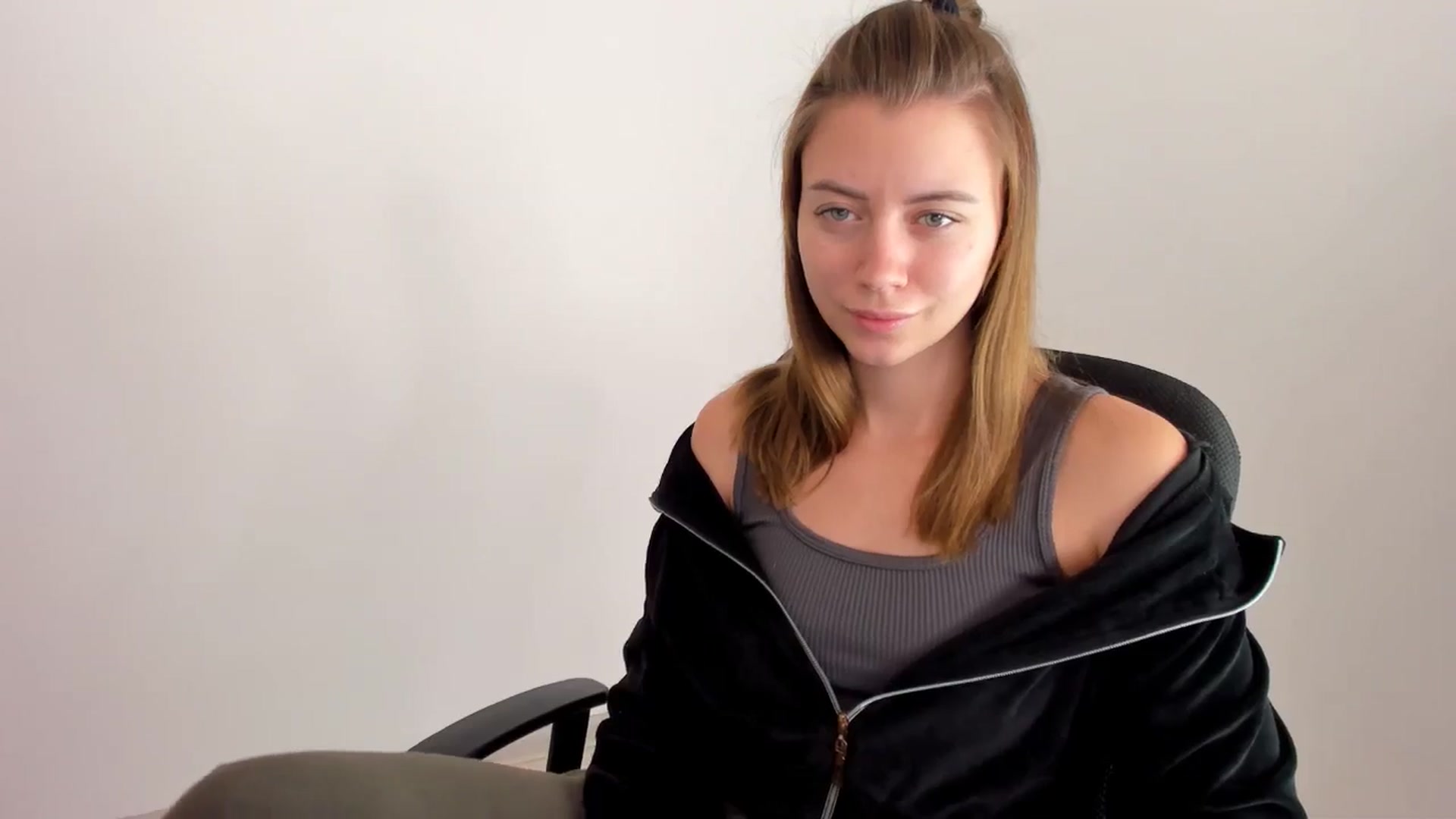 Gallery image thumbnail from Sulfate0's myfreecams stream on, 11/15/2024, 09:30 image 15 of 20
