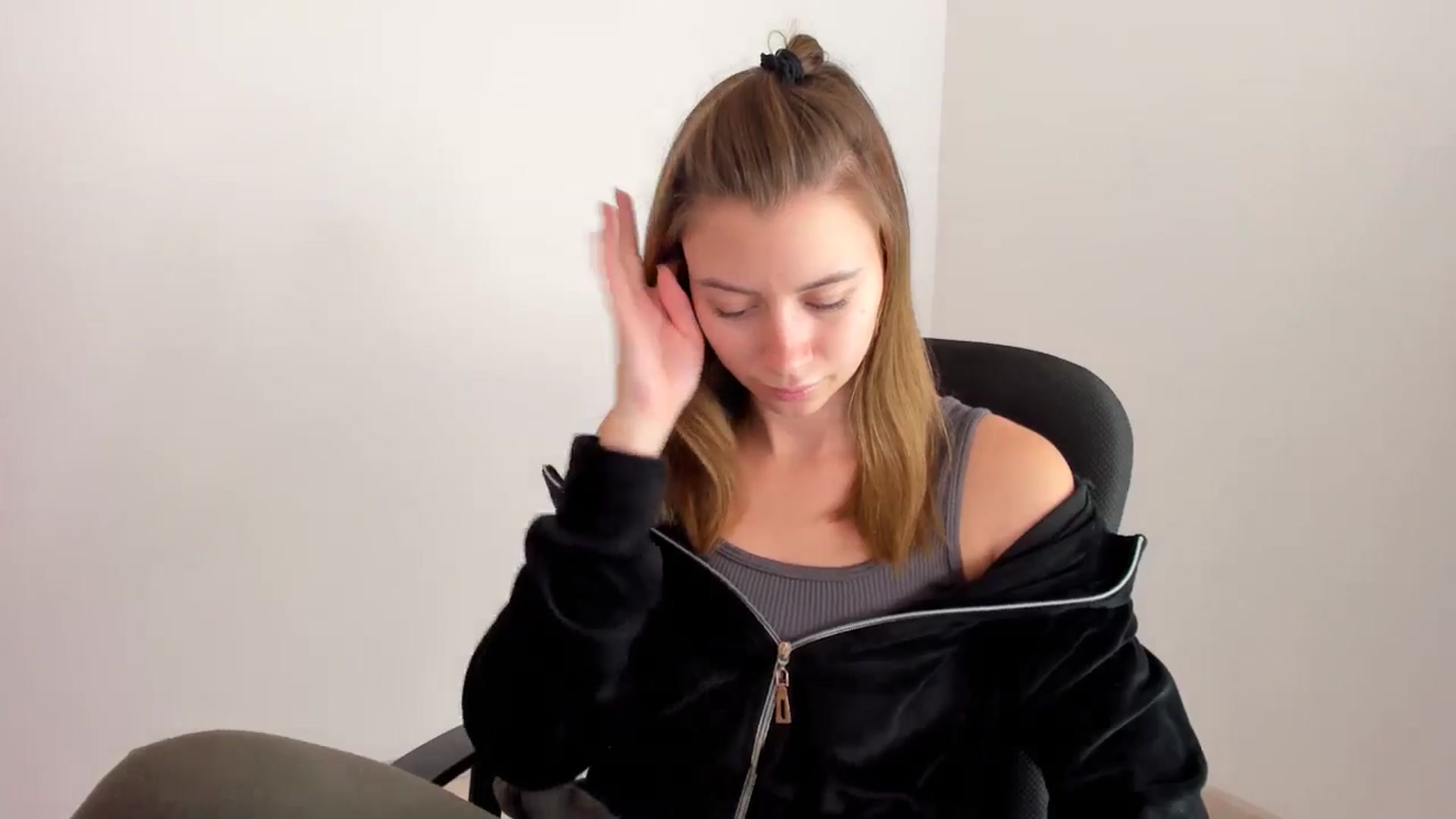 Gallery image thumbnail from Sulfate0's myfreecams stream on, 11/15/2024, 09:30 image 5 of 20