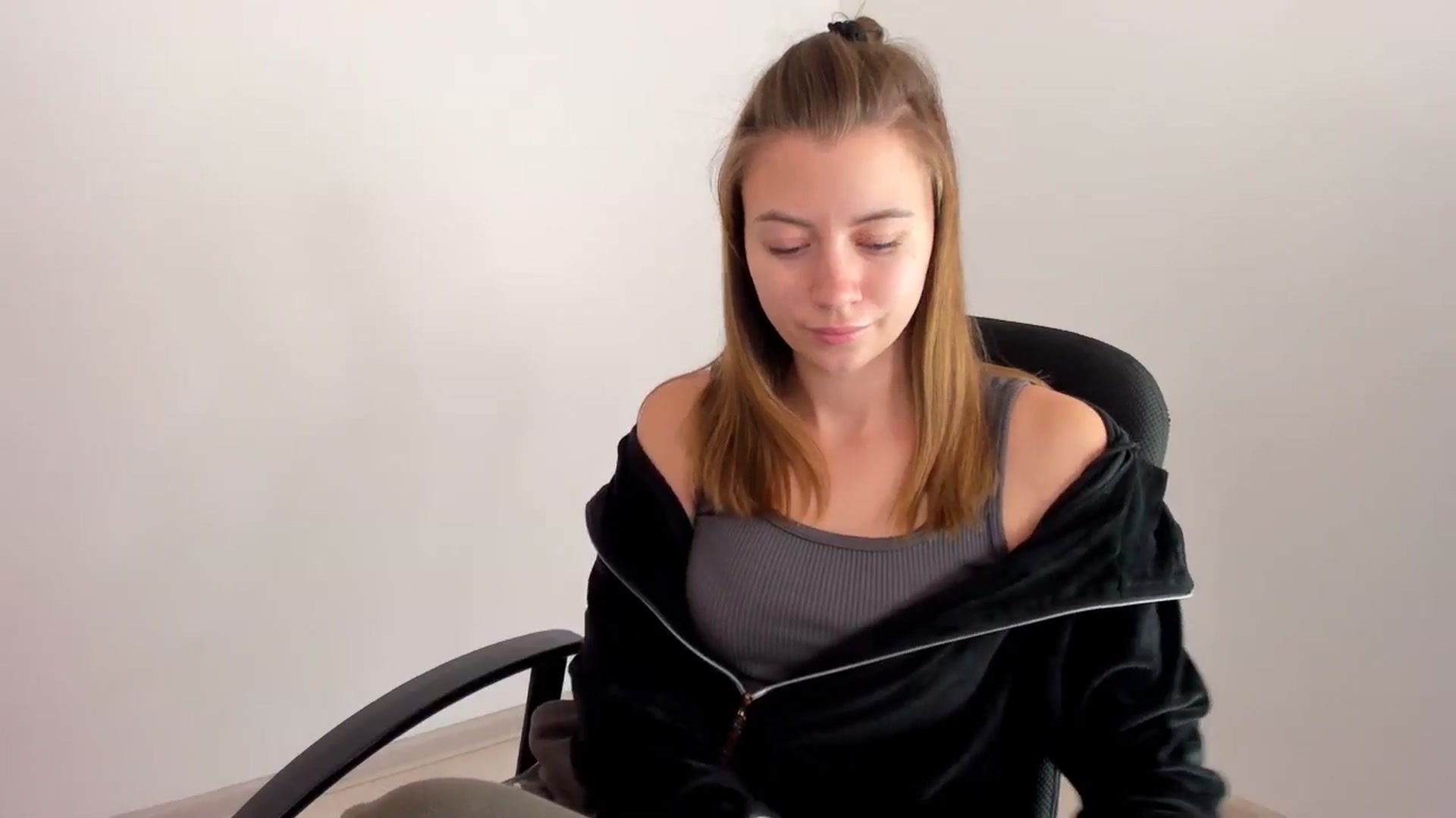 Gallery image thumbnail from Sulfate0's myfreecams stream on, 11/15/2024, 10:35 image 5 of 20