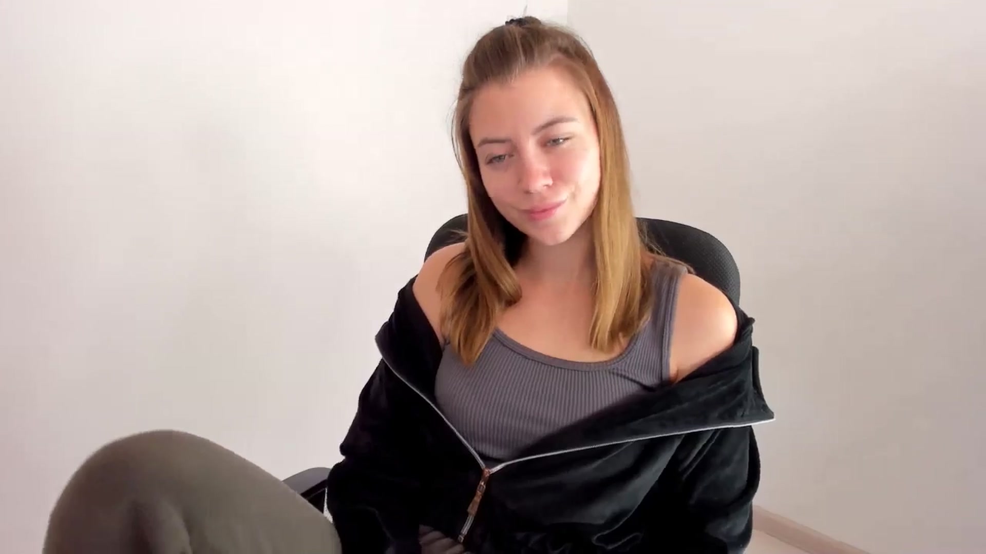 Gallery image thumbnail from Sulfate0's myfreecams stream on, 11/15/2024, 10:35 image 14 of 20