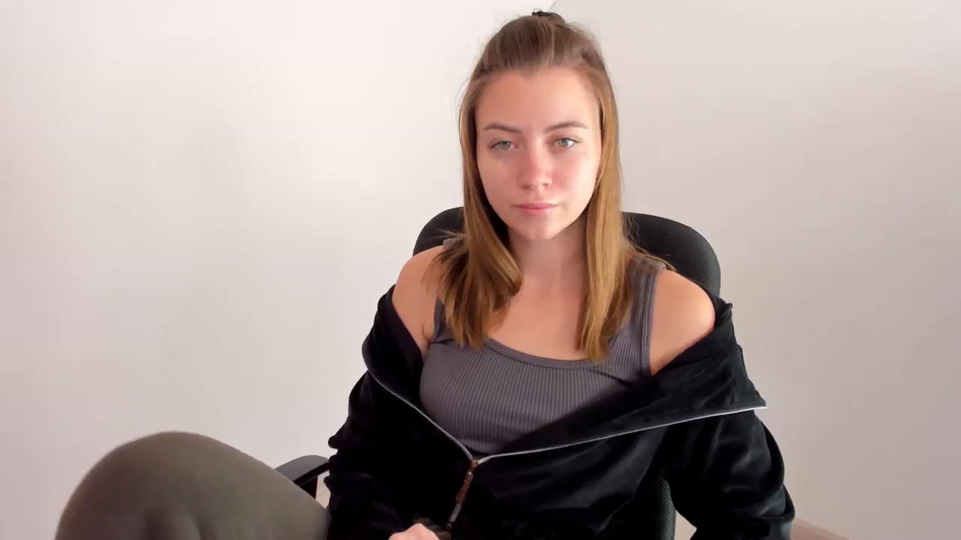 Gallery image thumbnail from Sulfate0's myfreecams stream on, 11/15/2024, 10:35 image 17 of 20