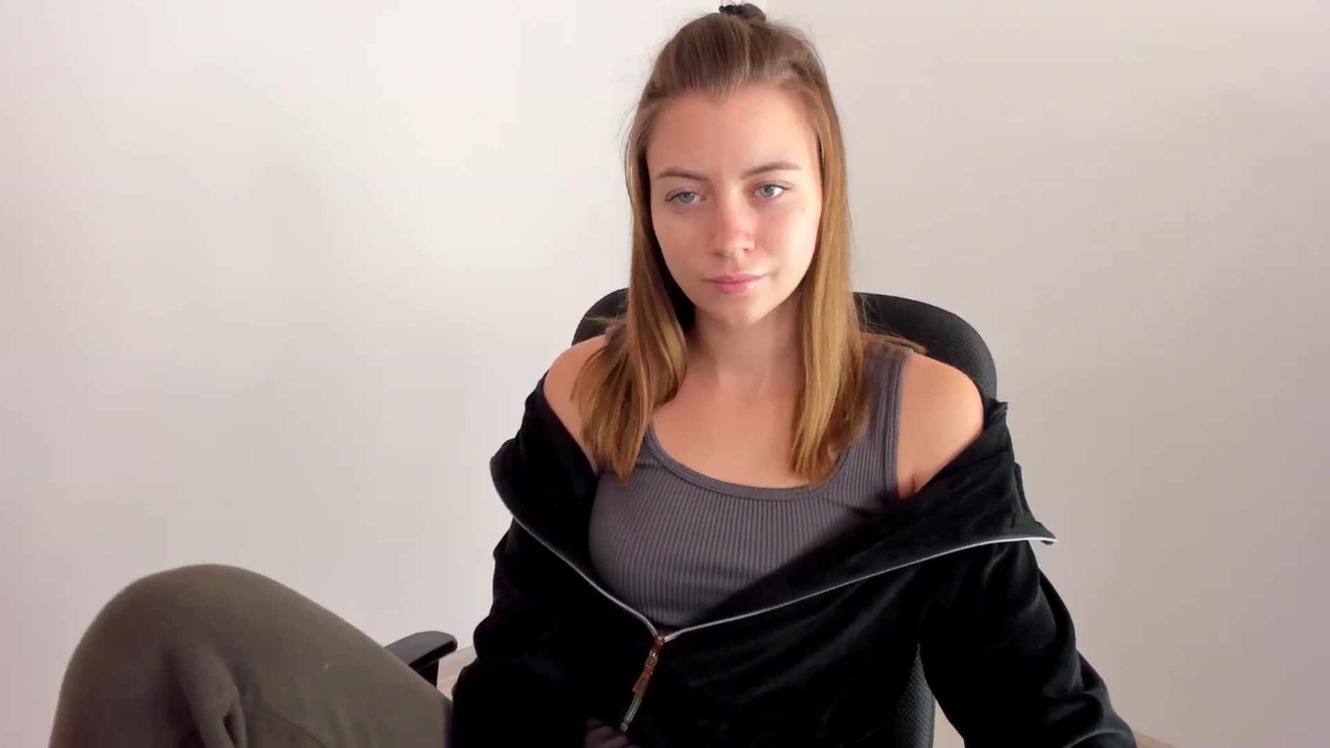 Gallery image thumbnail from Sulfate0's myfreecams stream on, 11/15/2024, 10:35 image 12 of 20