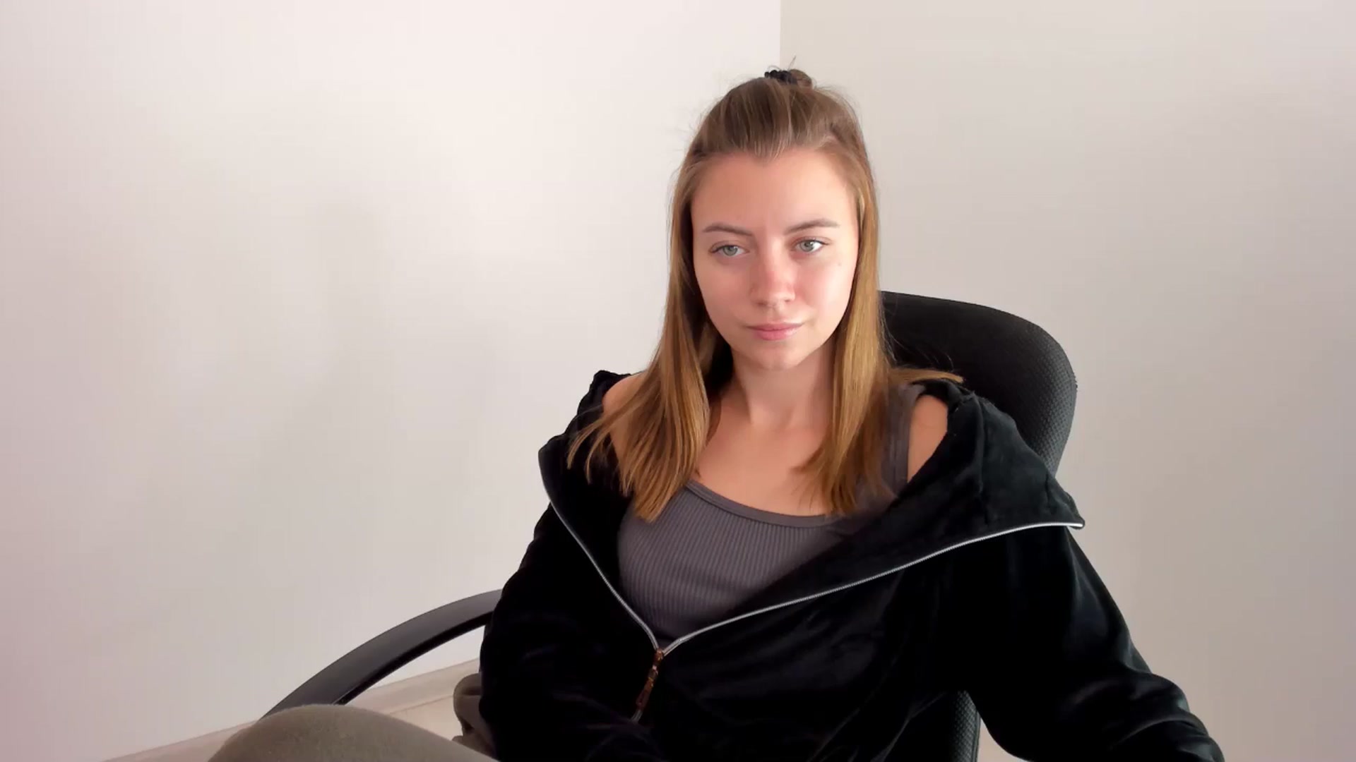 Gallery image thumbnail from Sulfate0's myfreecams stream on, 11/15/2024, 10:35 image 2 of 20