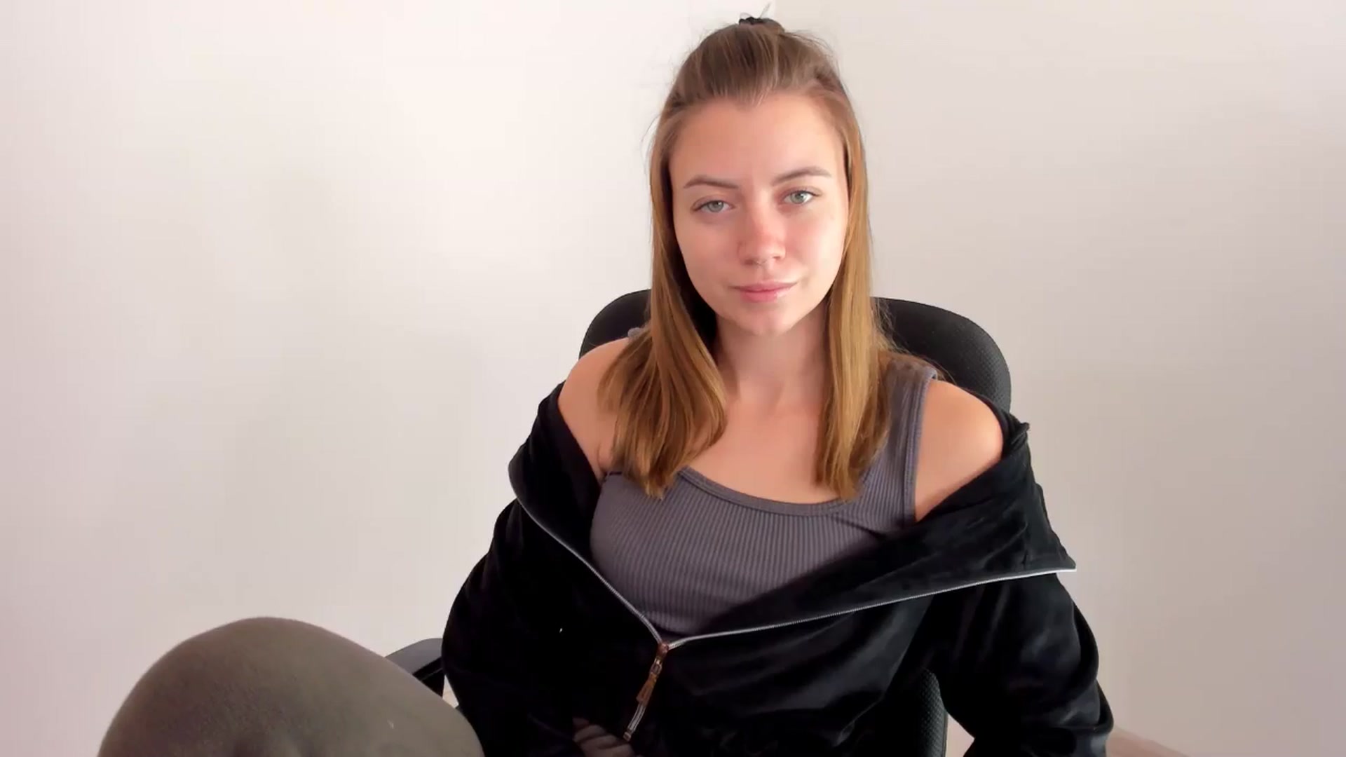 Gallery image thumbnail from Sulfate0's myfreecams stream on, 11/15/2024, 10:35 image 18 of 20