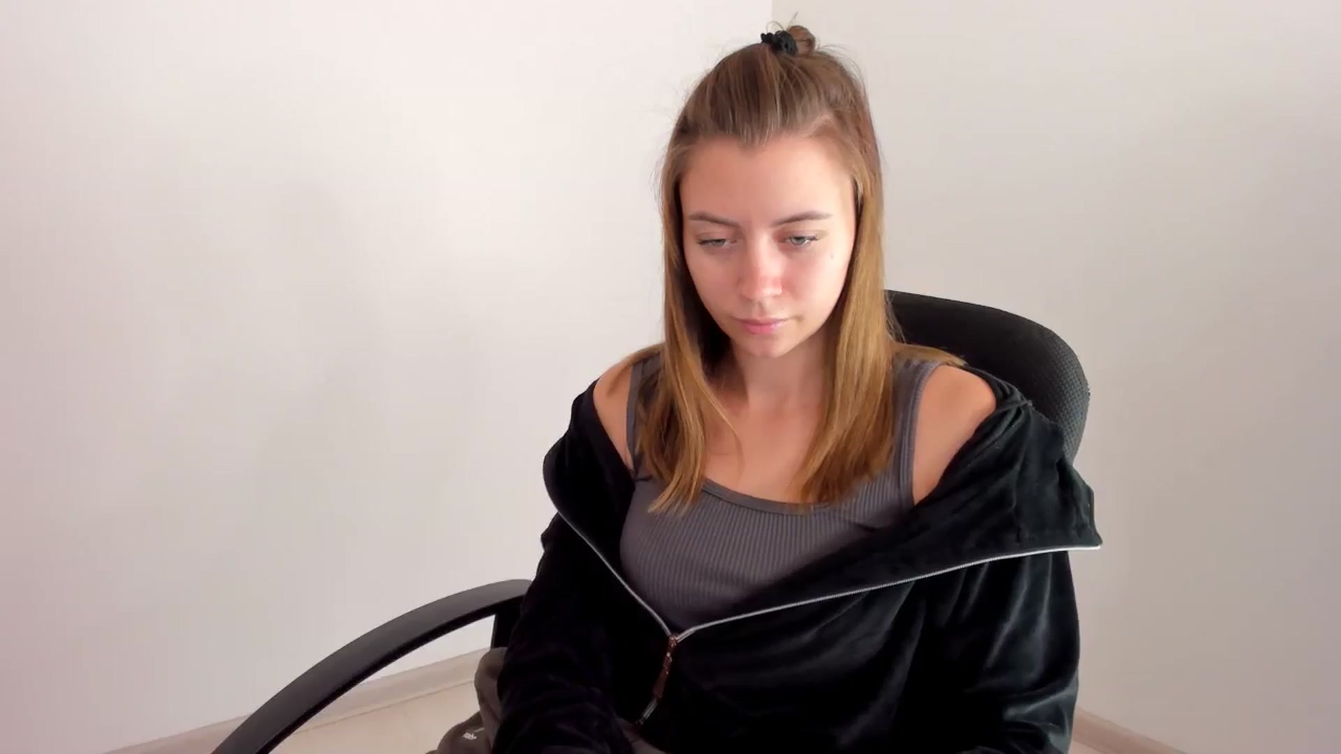 Gallery image thumbnail from Sulfate0's myfreecams stream on, 11/15/2024, 10:35 image 8 of 20