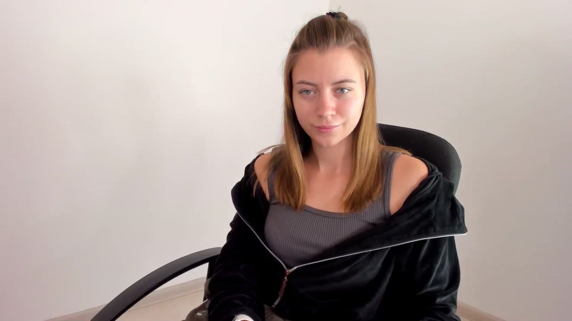 Gallery image thumbnail from Sulfate0's myfreecams stream on, 11/15/2024, 10:35 image 7 of 20