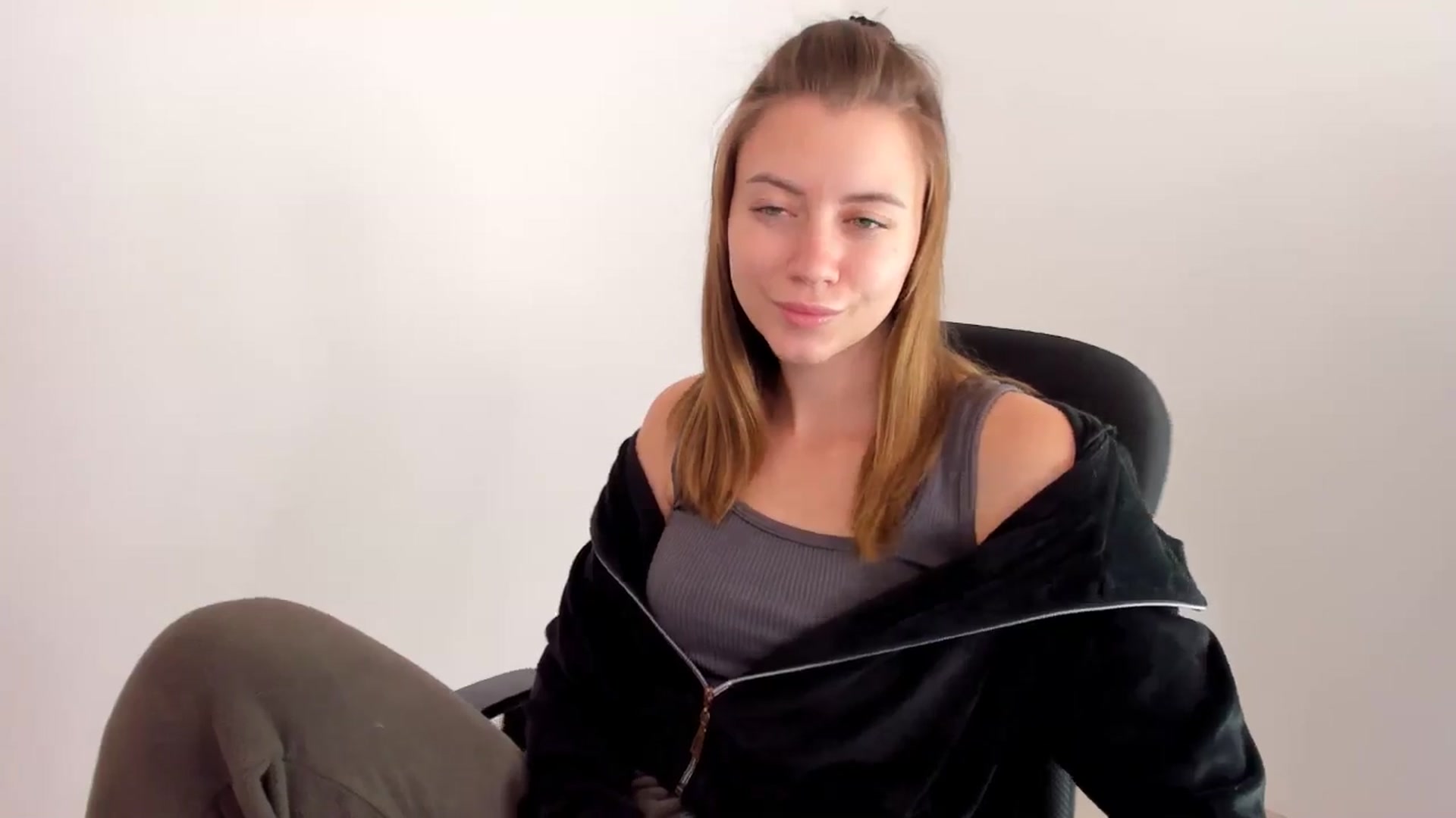Gallery image thumbnail from Sulfate0's myfreecams stream on, 11/15/2024, 10:35 image 19 of 20
