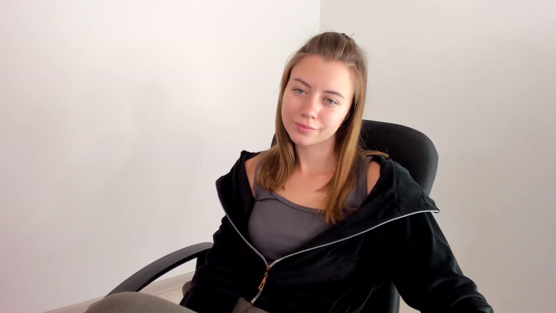 Gallery image thumbnail from Sulfate0's myfreecams stream on, 11/15/2024, 10:35 image 4 of 20