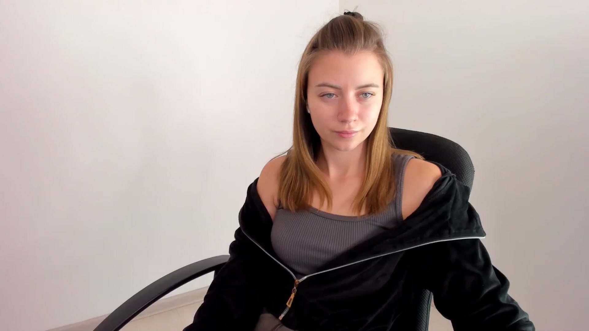 Gallery image thumbnail from Sulfate0's myfreecams stream on, 11/15/2024, 10:35 image 6 of 20