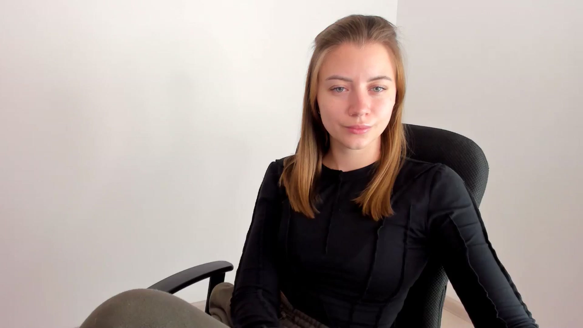 Gallery image thumbnail from Sulfate0's myfreecams stream on, 11/16/2024, 09:08 image 16 of 20