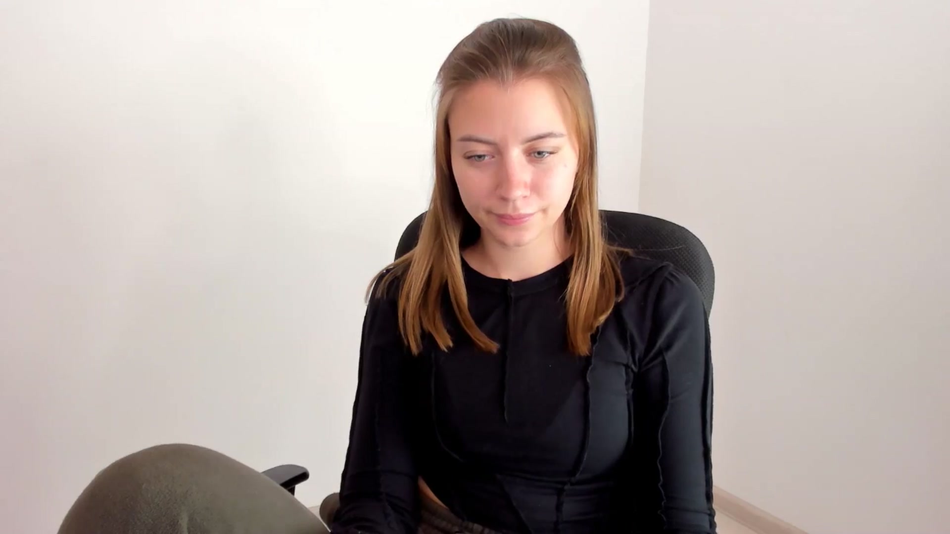 Gallery image thumbnail from Sulfate0's myfreecams stream on, 11/16/2024, 10:03 image 14 of 20