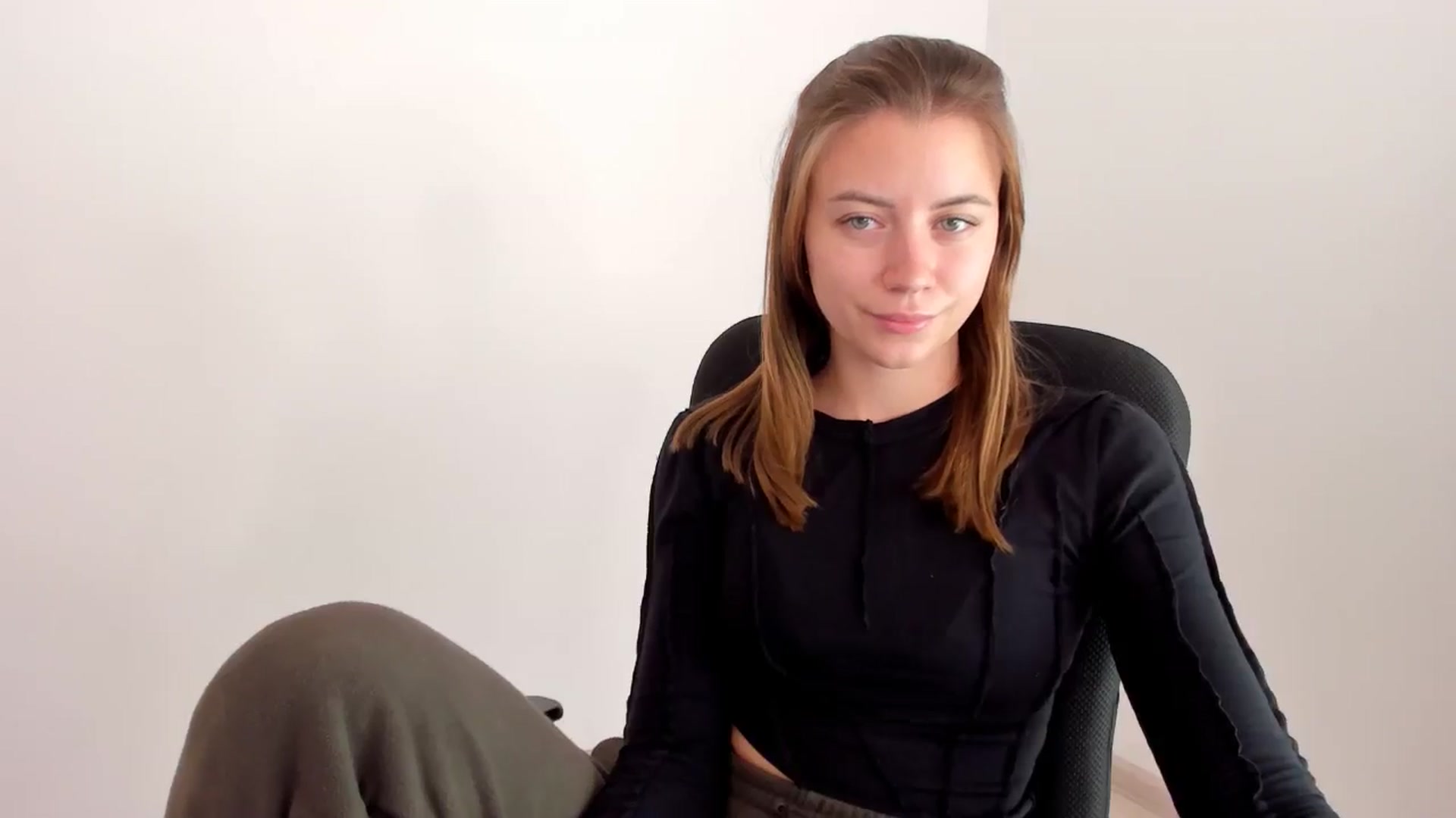 Gallery image thumbnail from Sulfate0's myfreecams stream on, 11/16/2024, 10:31 image 19 of 20
