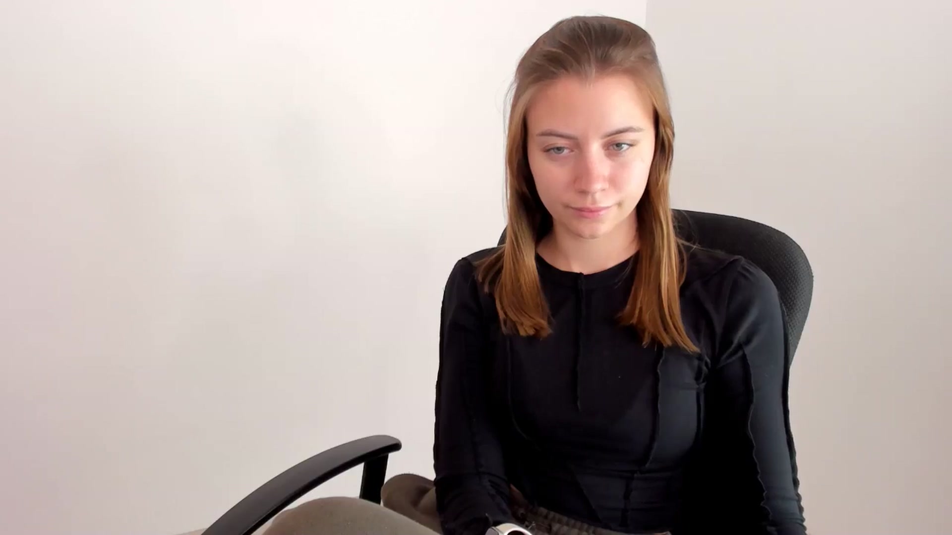Gallery image thumbnail from Sulfate0's myfreecams stream on, 11/16/2024, 10:31 image 13 of 20