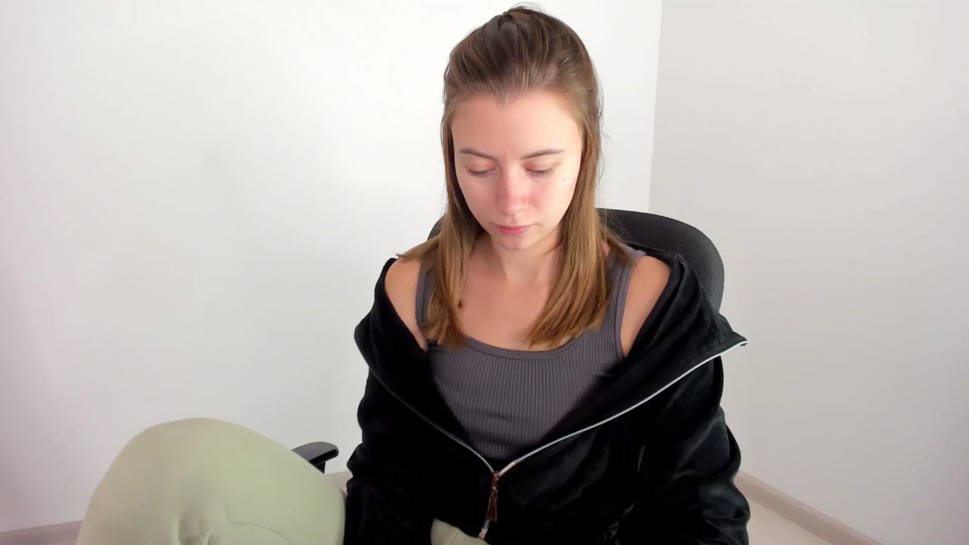 Gallery image thumbnail from Sulfate0's myfreecams stream on, 11/17/2024, 09:03 image 1 of 20