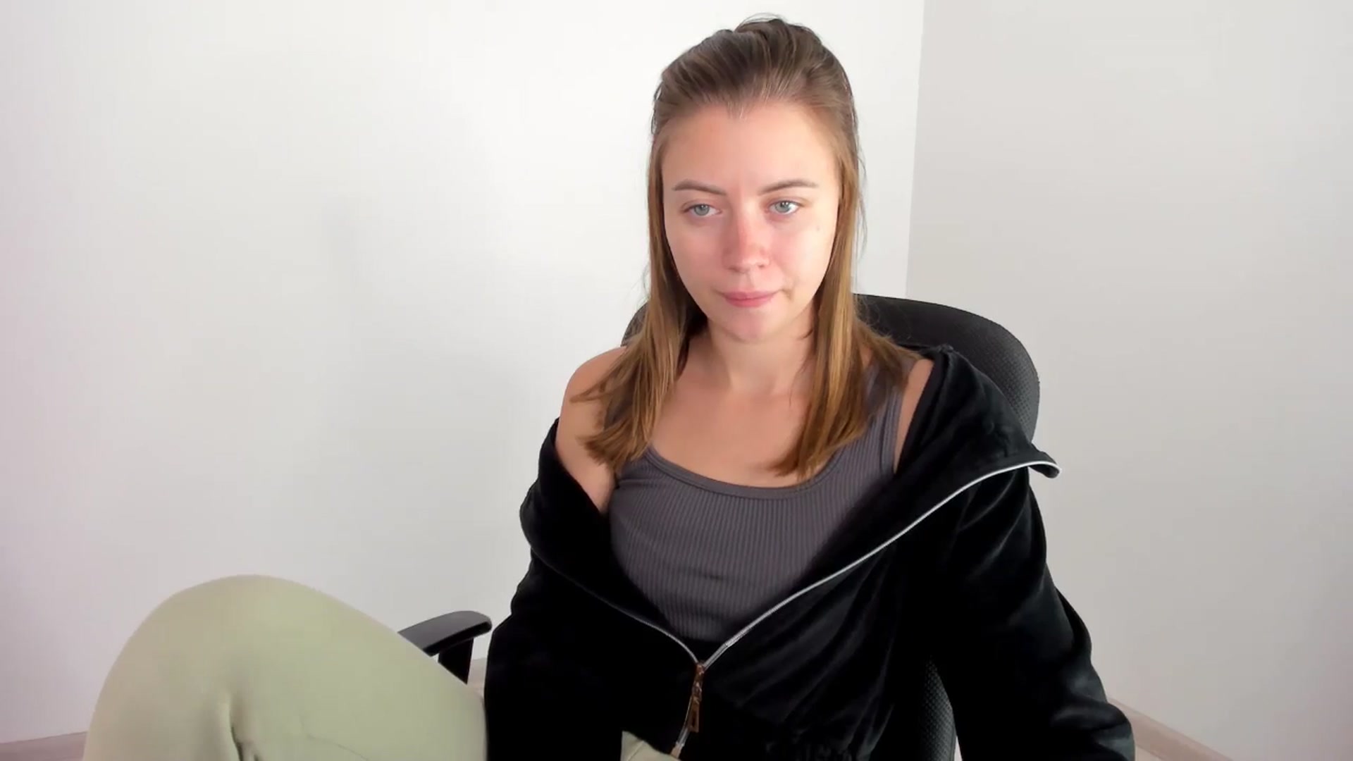 Gallery image thumbnail from Sulfate0's myfreecams stream on, 11/17/2024, 09:03 image 11 of 20