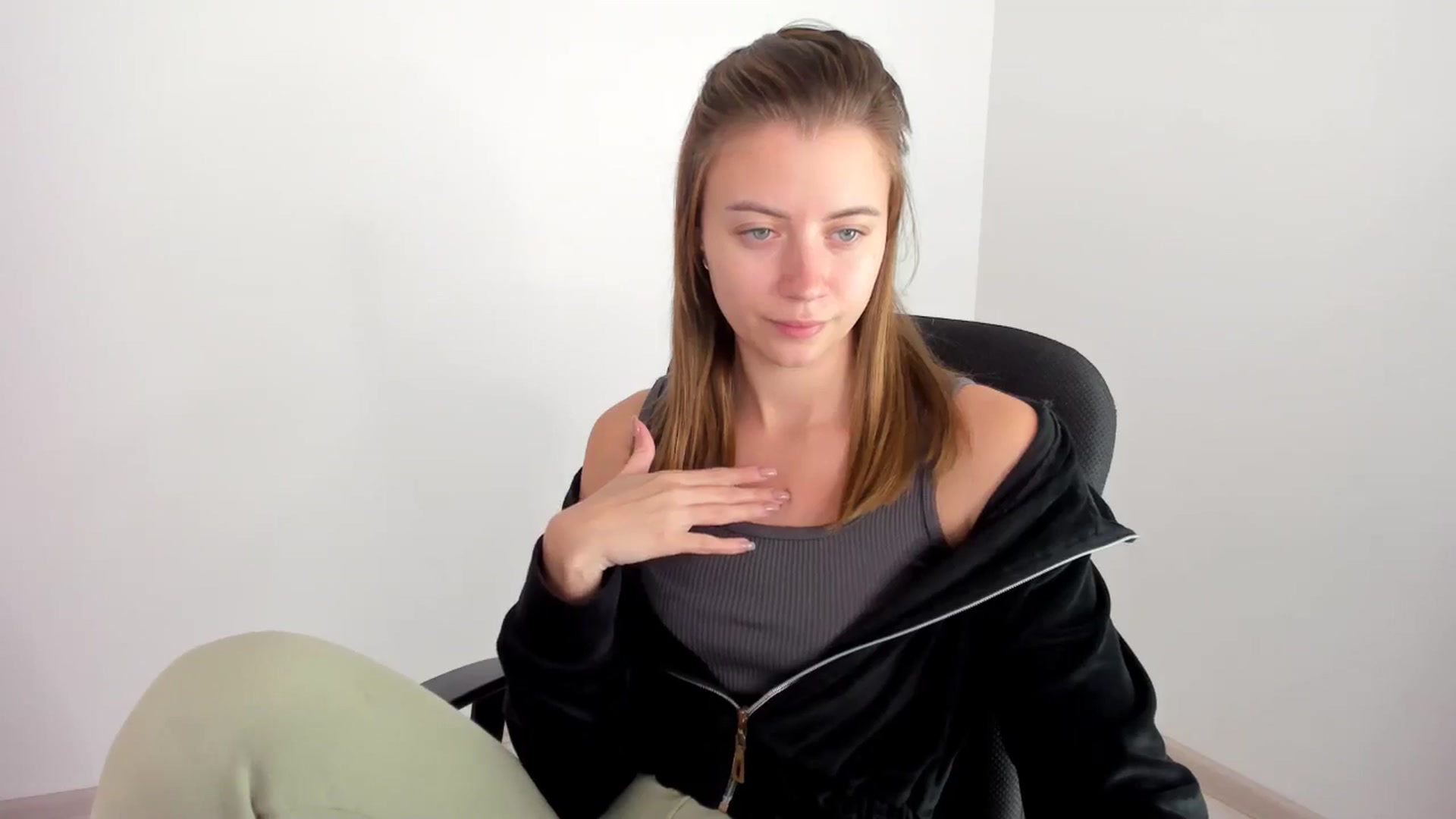 Gallery image thumbnail from Sulfate0's myfreecams stream on, 11/17/2024, 09:03 image 14 of 20