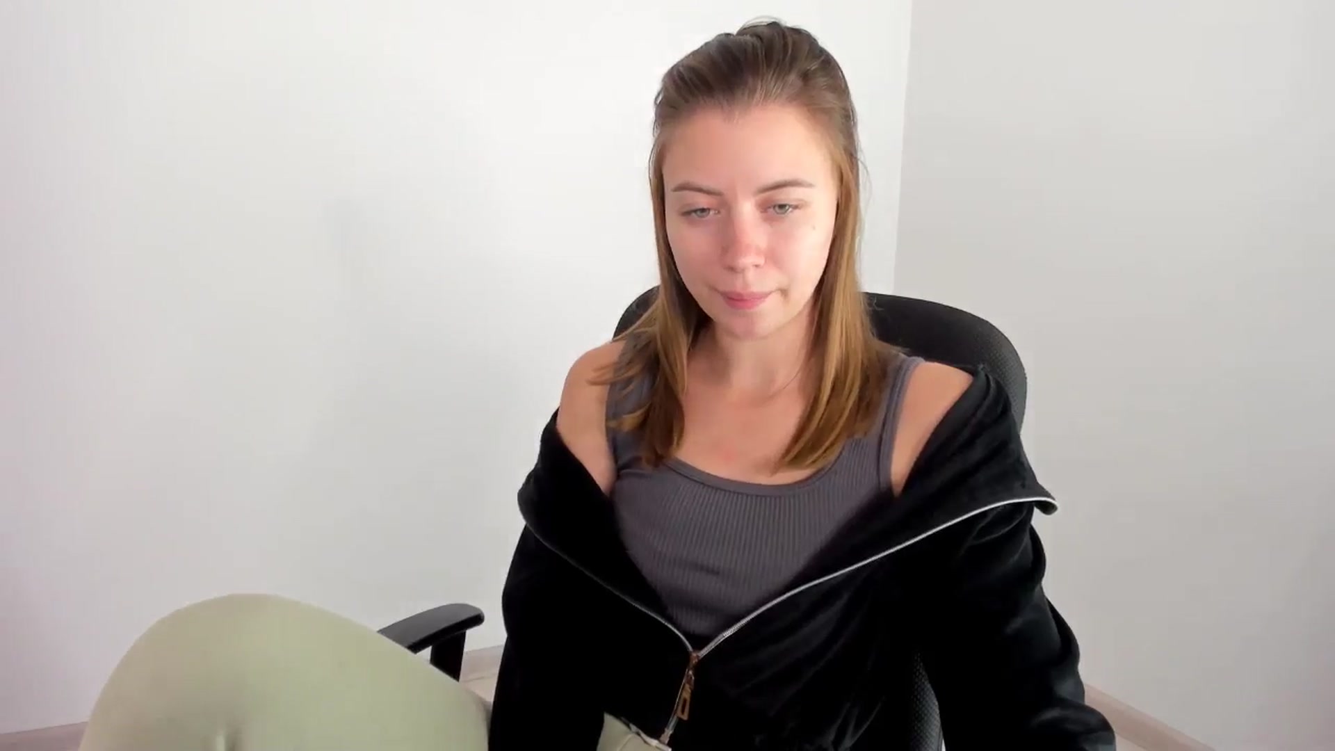 Gallery image thumbnail from Sulfate0's myfreecams stream on, 11/17/2024, 09:03 image 20 of 20