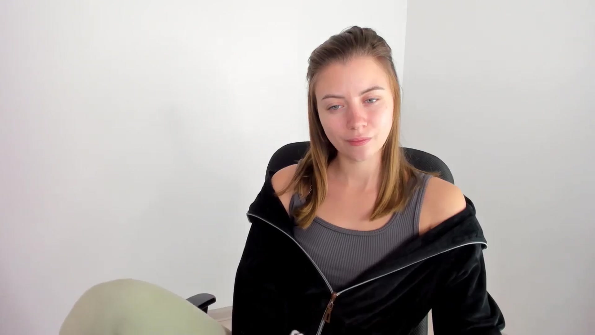 Gallery image thumbnail from Sulfate0's myfreecams stream on, 11/17/2024, 09:38 image 10 of 20