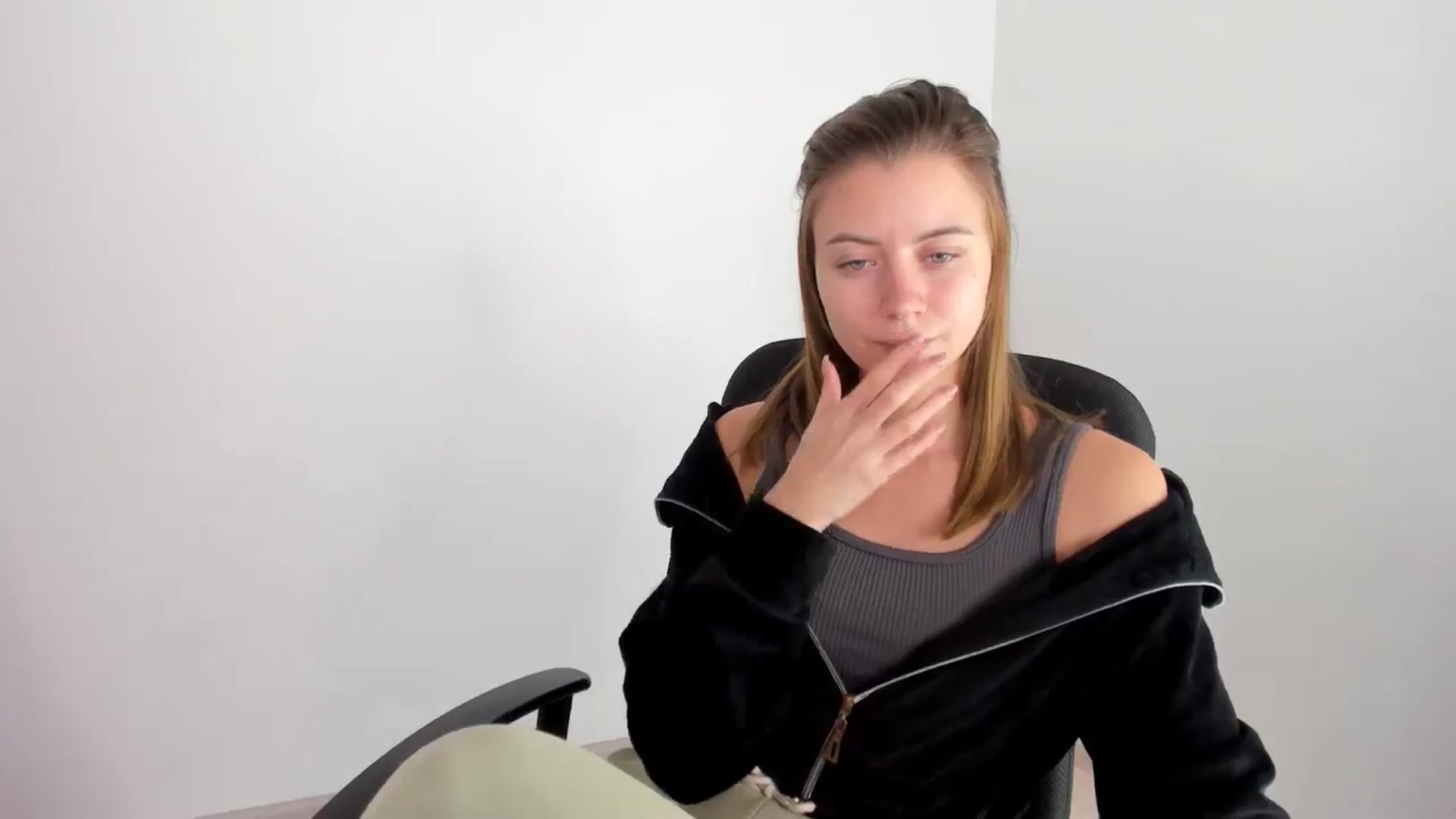 Gallery image thumbnail from Sulfate0's myfreecams stream on, 11/17/2024, 09:38 image 12 of 20