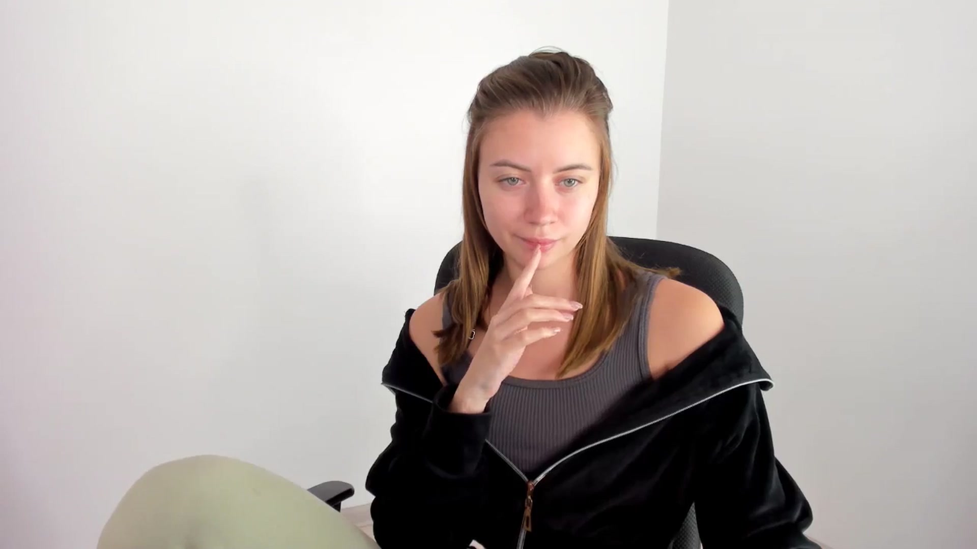 Gallery image thumbnail from Sulfate0's myfreecams stream on, 11/17/2024, 09:38 image 9 of 20