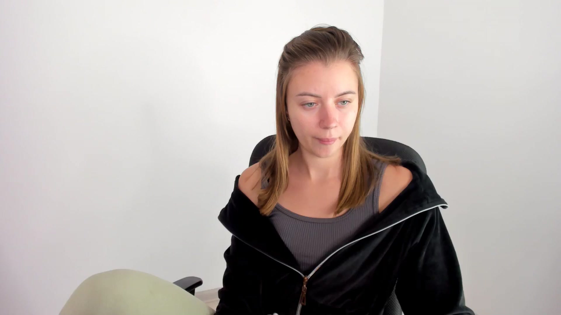 Gallery image thumbnail from Sulfate0's myfreecams stream on, 11/17/2024, 09:38 image 4 of 20