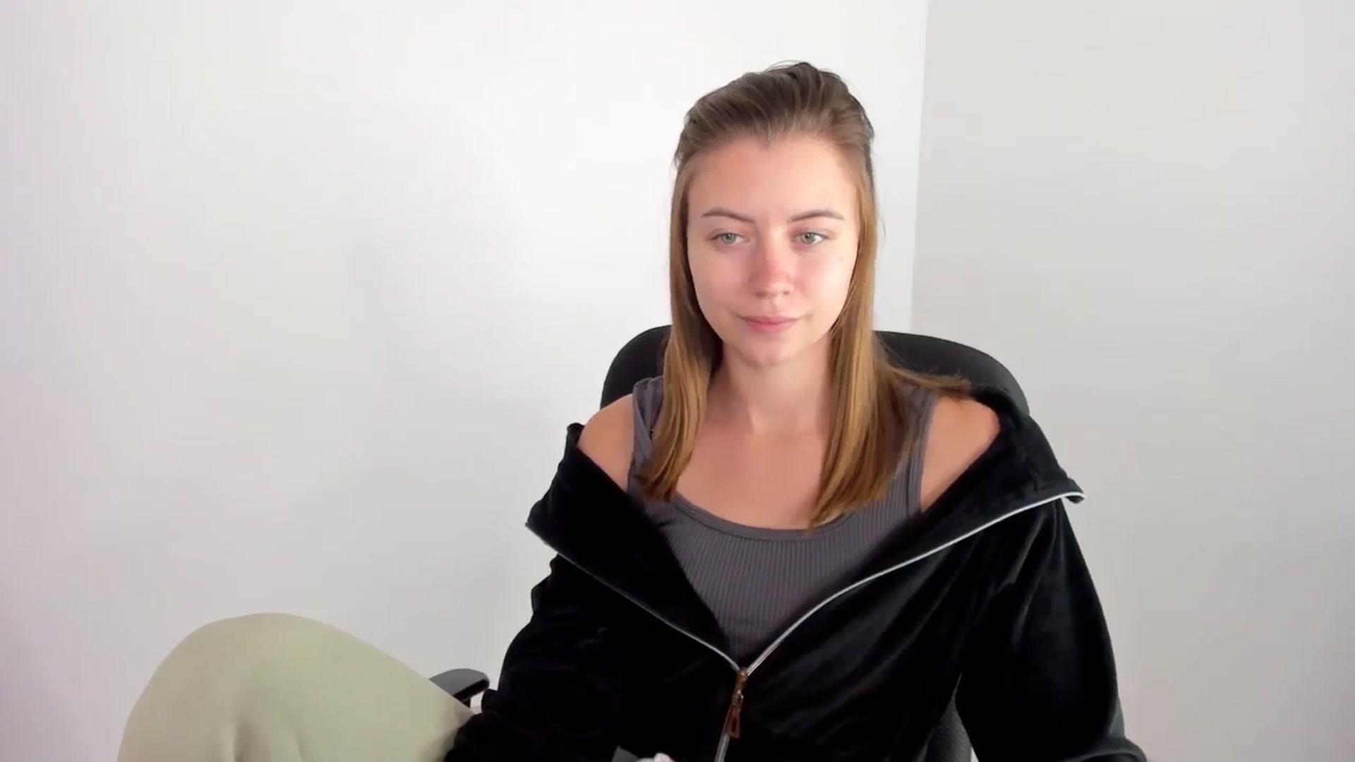 Gallery image thumbnail from Sulfate0's myfreecams stream on, 11/17/2024, 09:38 image 3 of 20