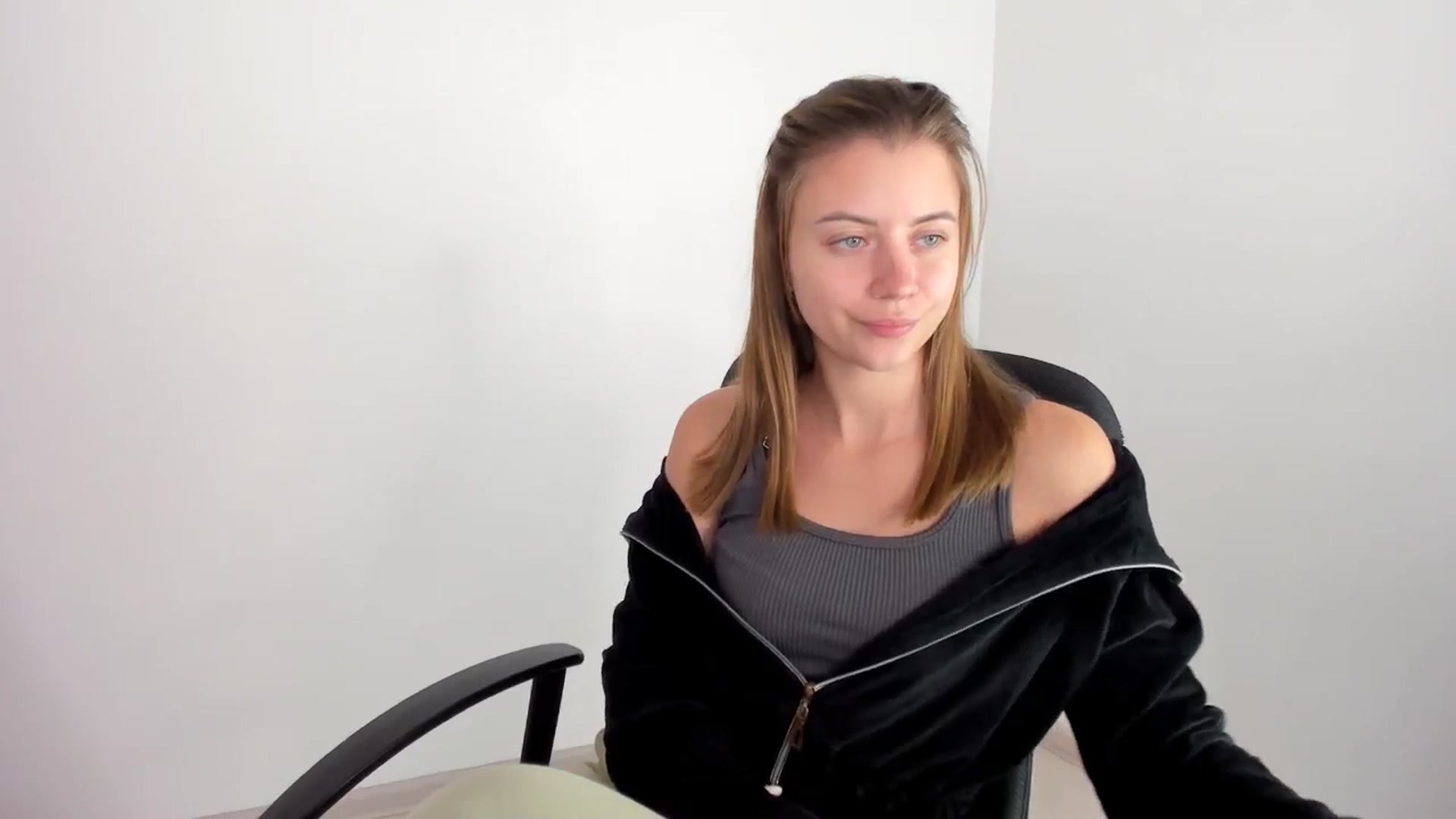 Gallery image thumbnail from Sulfate0's myfreecams stream on, 11/17/2024, 10:10 image 3 of 20