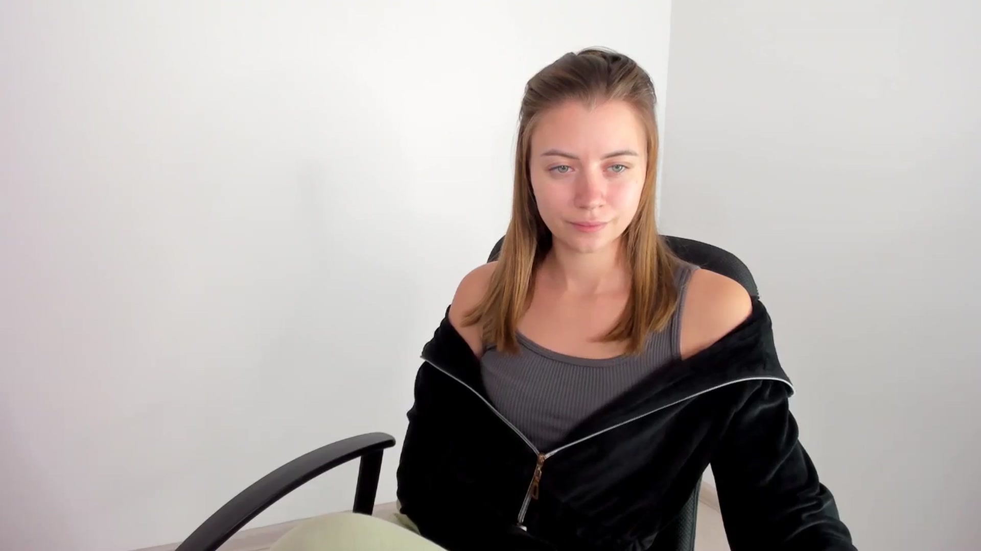 Gallery image thumbnail from Sulfate0's myfreecams stream on, 11/17/2024, 10:10 image 5 of 20